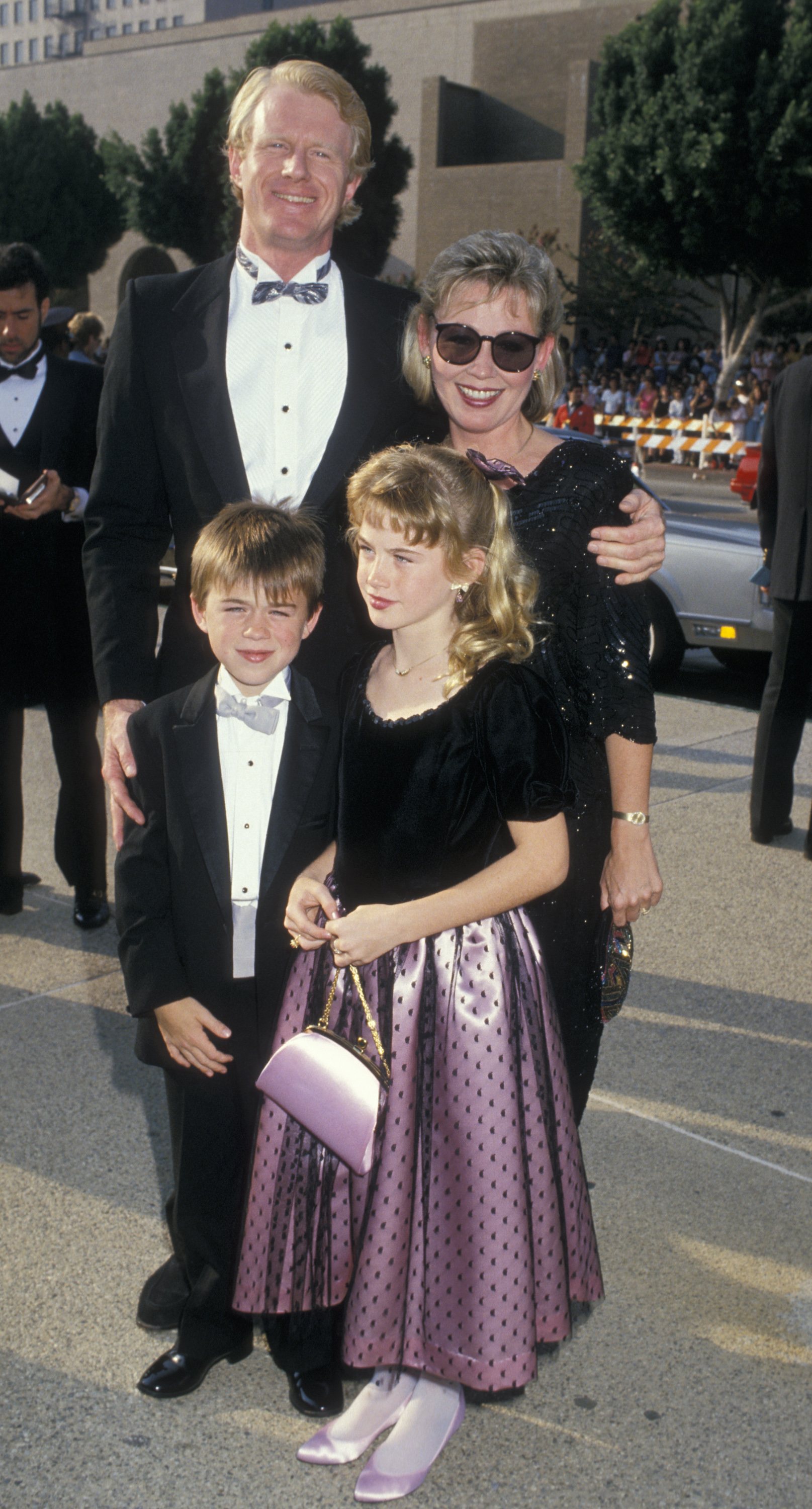 (L-R) Ed Begley Jr., Ingrid Taylor, Nicholas Taylor Begley, and Amanda Begley pose at the 39th Annual Emmy Awards on September 20, 1987. | Source: Getty Images