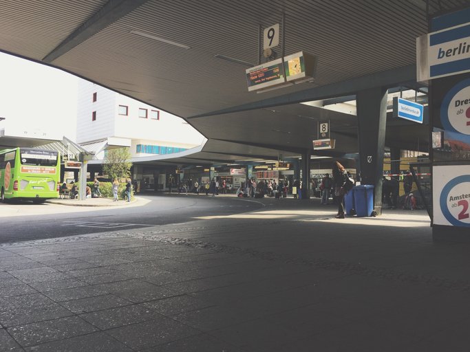 James left the bus station as two buses arrived. | Photo: Getty Images