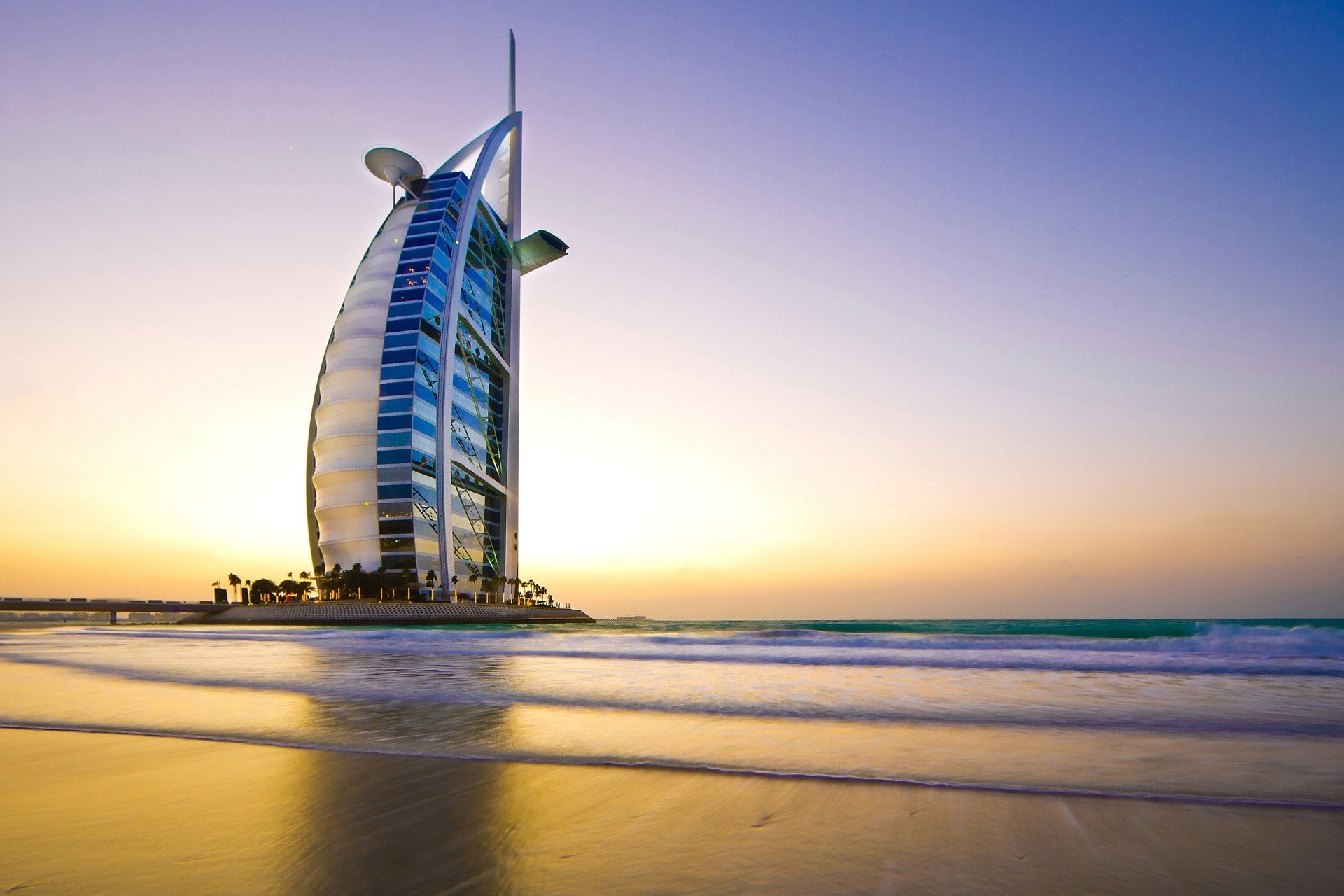 Hotel Burj Al Arab, en Dubai. Fuente: Pixabay