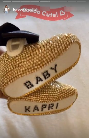 A picture of Khadijah Haqq's daughter's customized shoes. | Photo: Instagram/Foreverkhadijah