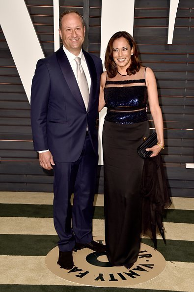 Attorney Douglas Emhoff and California Attorney General Kamala Harris attend the 2015 Vanity Fair Oscar Party | Photo: Getty Images