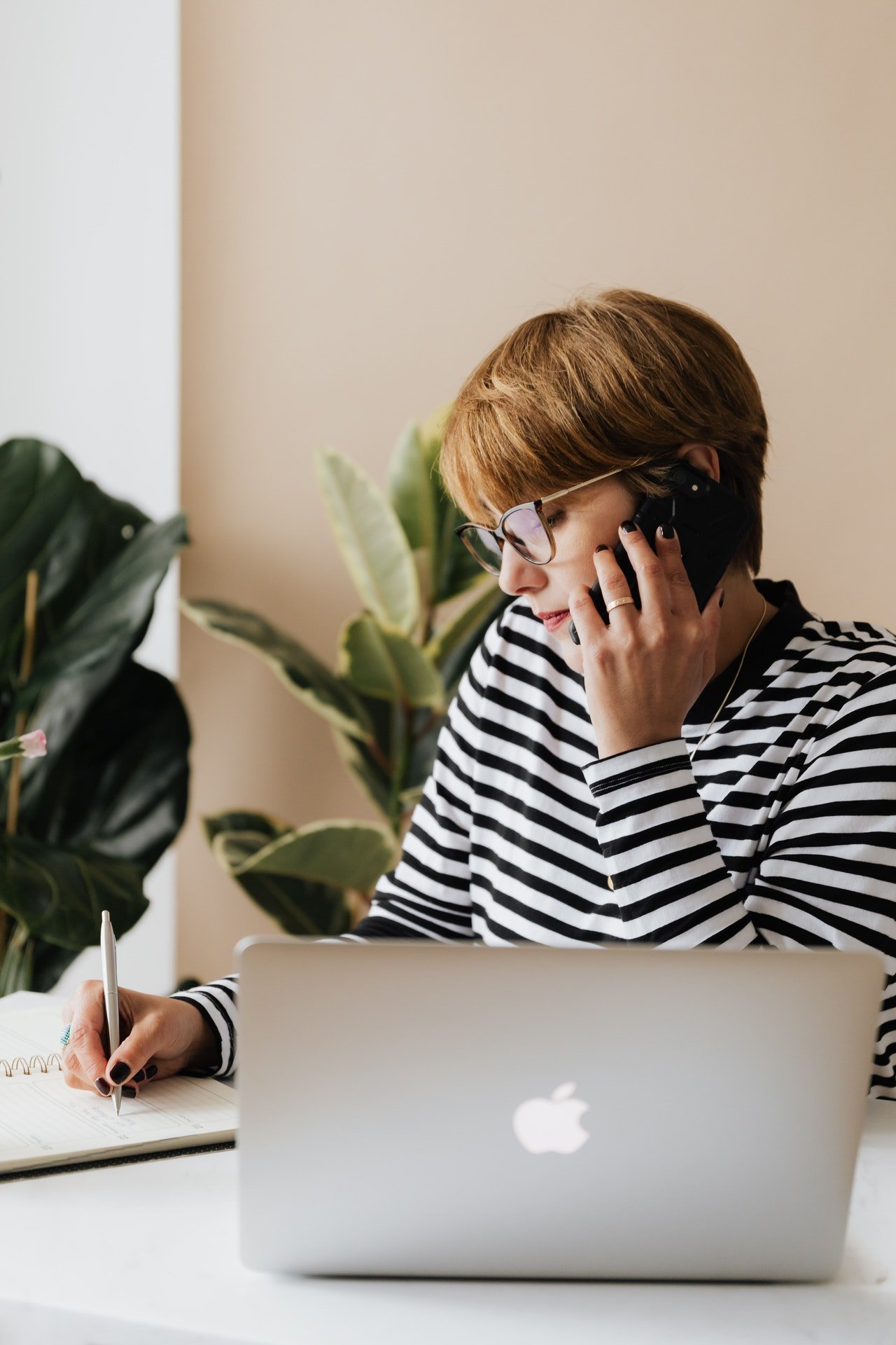 Ruth called her mother to see how she was doing and discovered what Allan did. | Source: Pexels