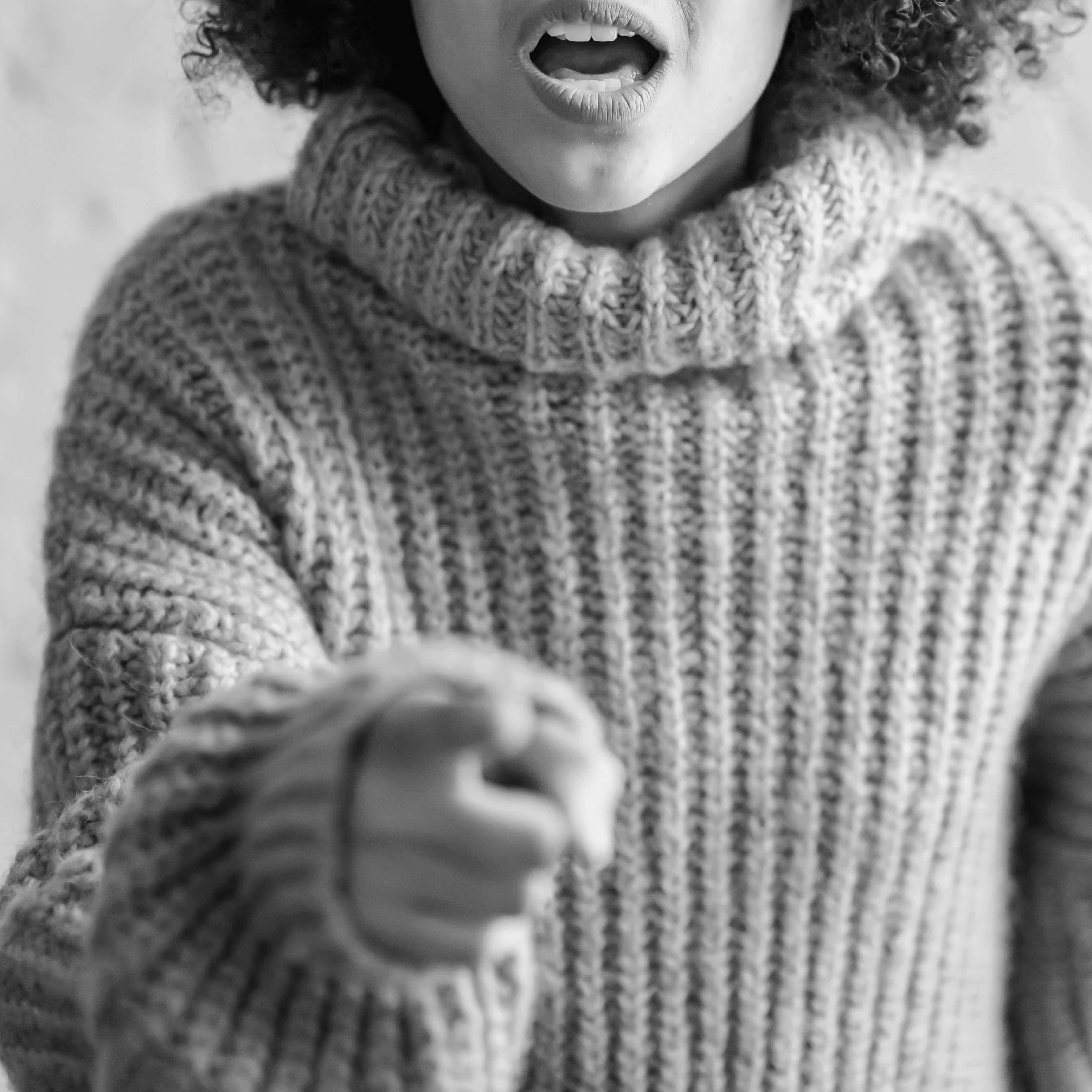 A woman gesticulating angrily | Source: Pexels