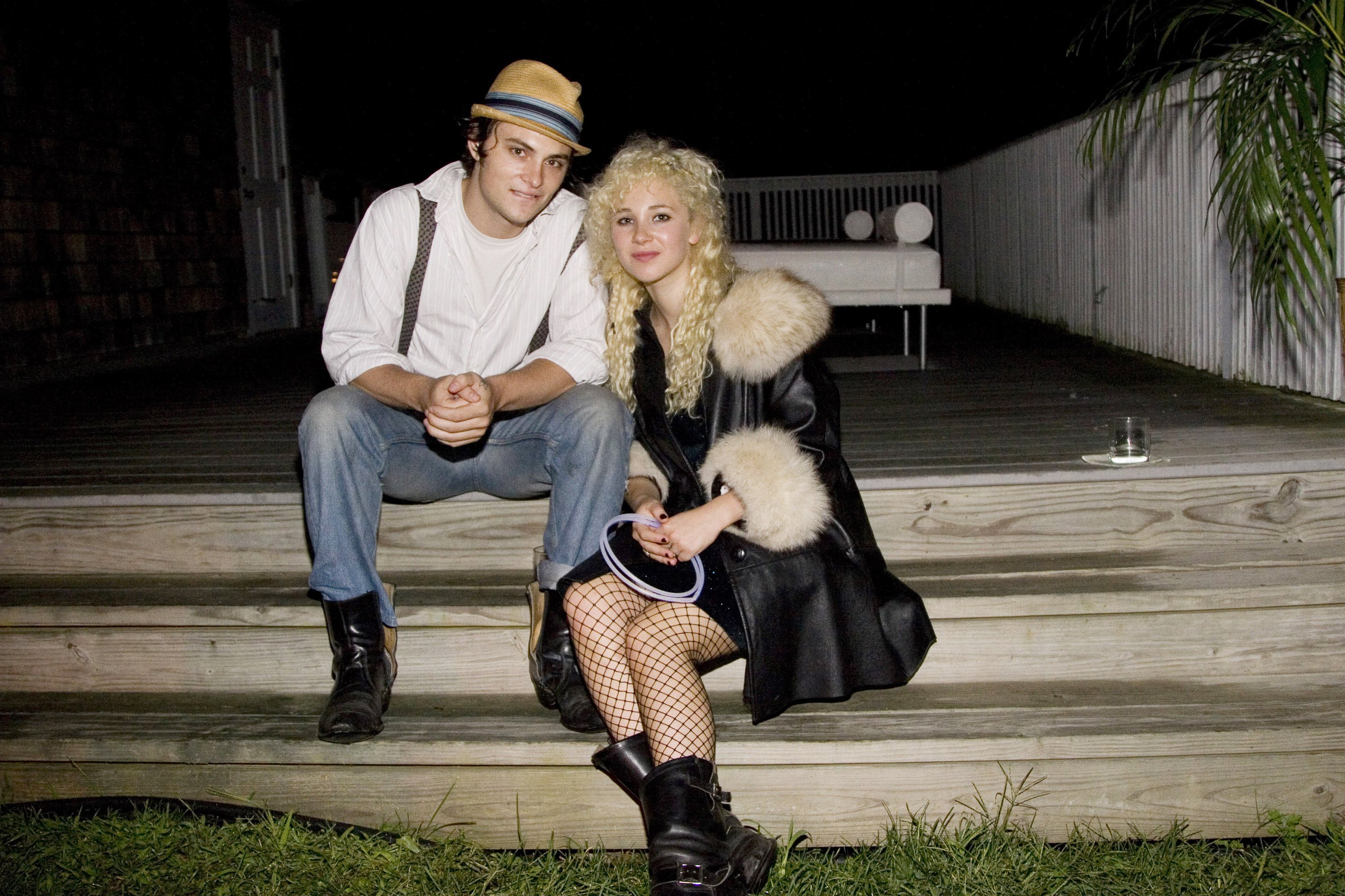 Shiloh Fernandez and Juno Temple attends Bluhammock Music's 2nd Annual Blu Party and Fundraiser at a private estate on August 29, 2008 in Watermill, New York. | Source: Getty Images)