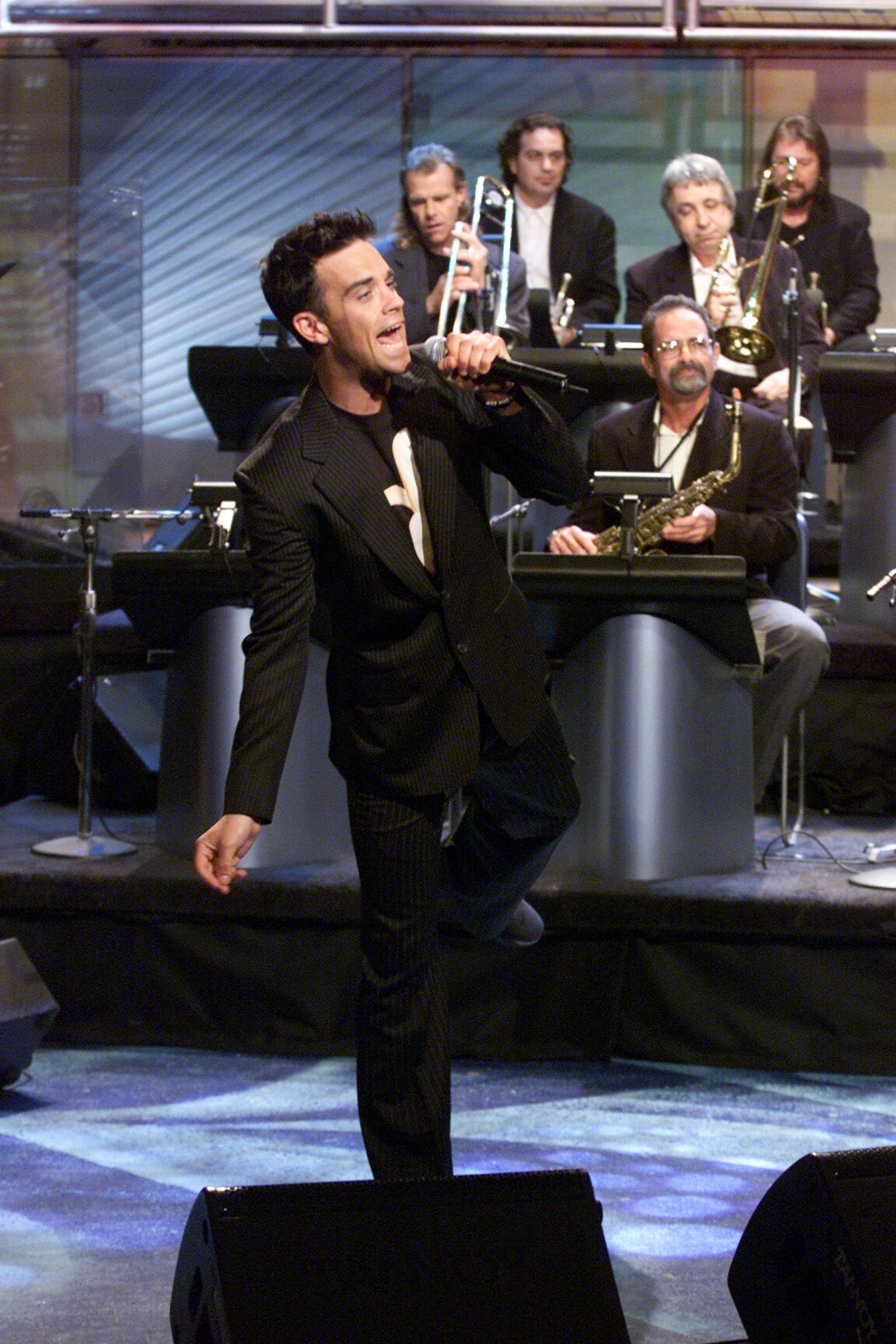 Robbie Williams performed on "The Tonight Show with Jay Leno" on April 26, 2001, delivering his signature swagger in a pinstripe suit. Backed by the house band, the performance marked a confident moment in his push to break into the American market.