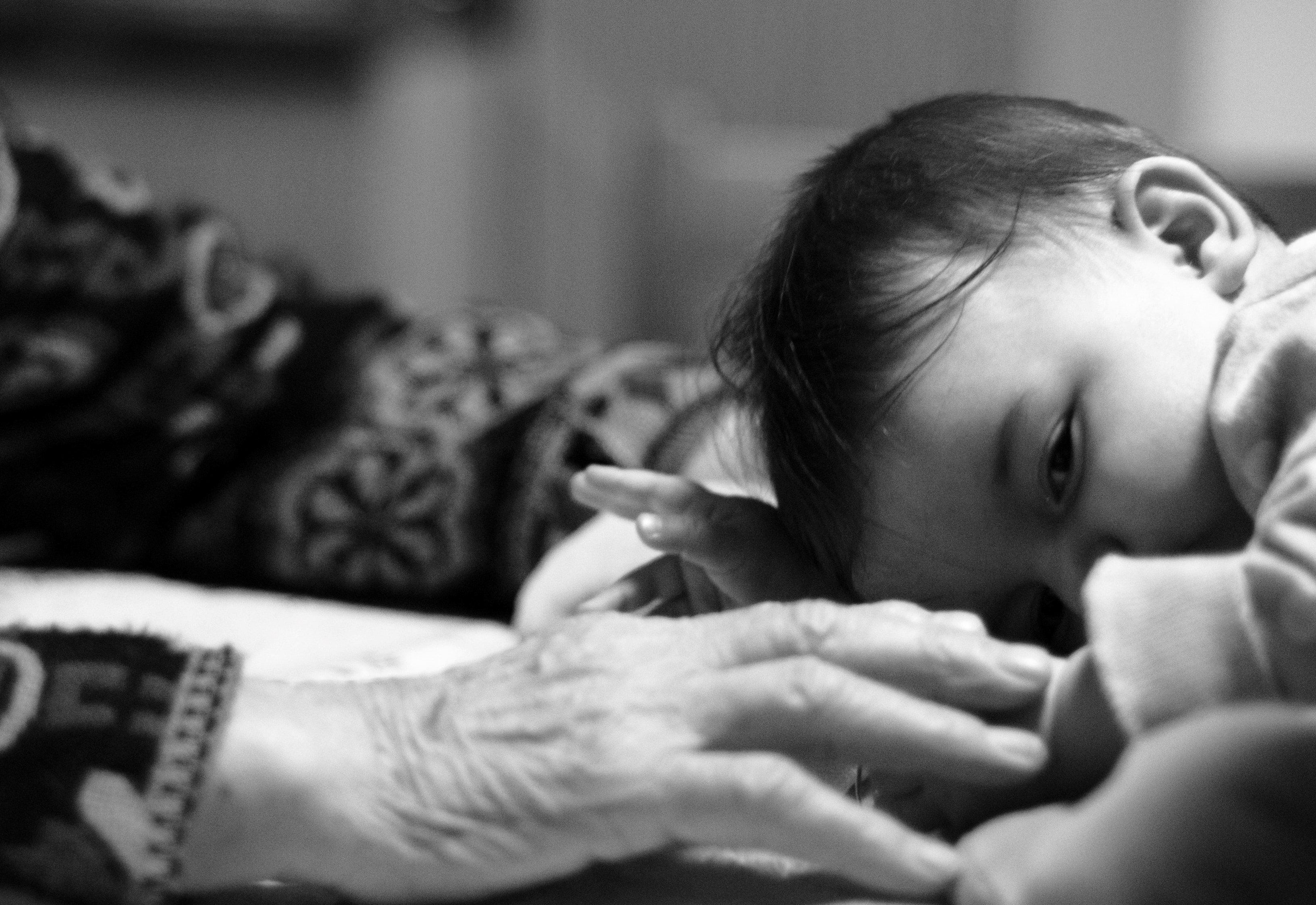 A child and a grandmother. | Source: Unsplash