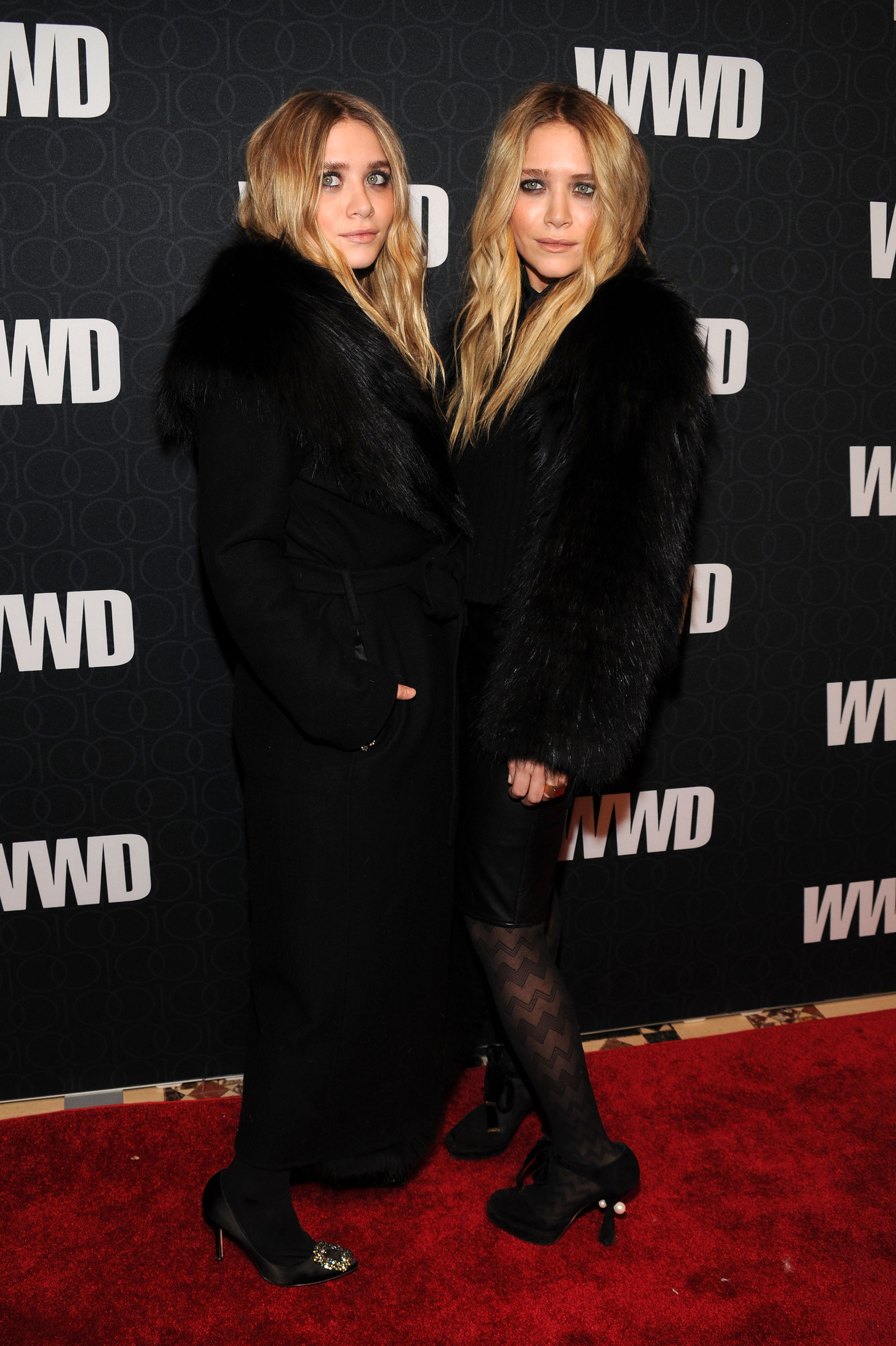 Ashley and Mary-Kate Olsen at the Women's Wear Daily 100 Anniversary Gala on November 2, 2010, in New York City | Source: Getty Images