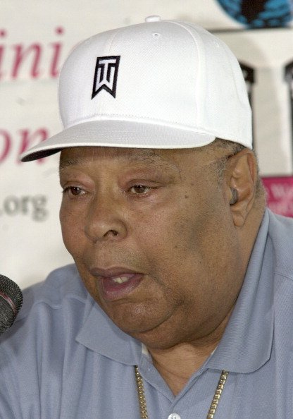 Earl Woods, father of Tiger Woods announces the new site of the $25 million Tiger Woods Learning Center, at the H.G. "Dad" Miller driving range on August 28, 2004, in Anaheim, California. | Source: Getty Images