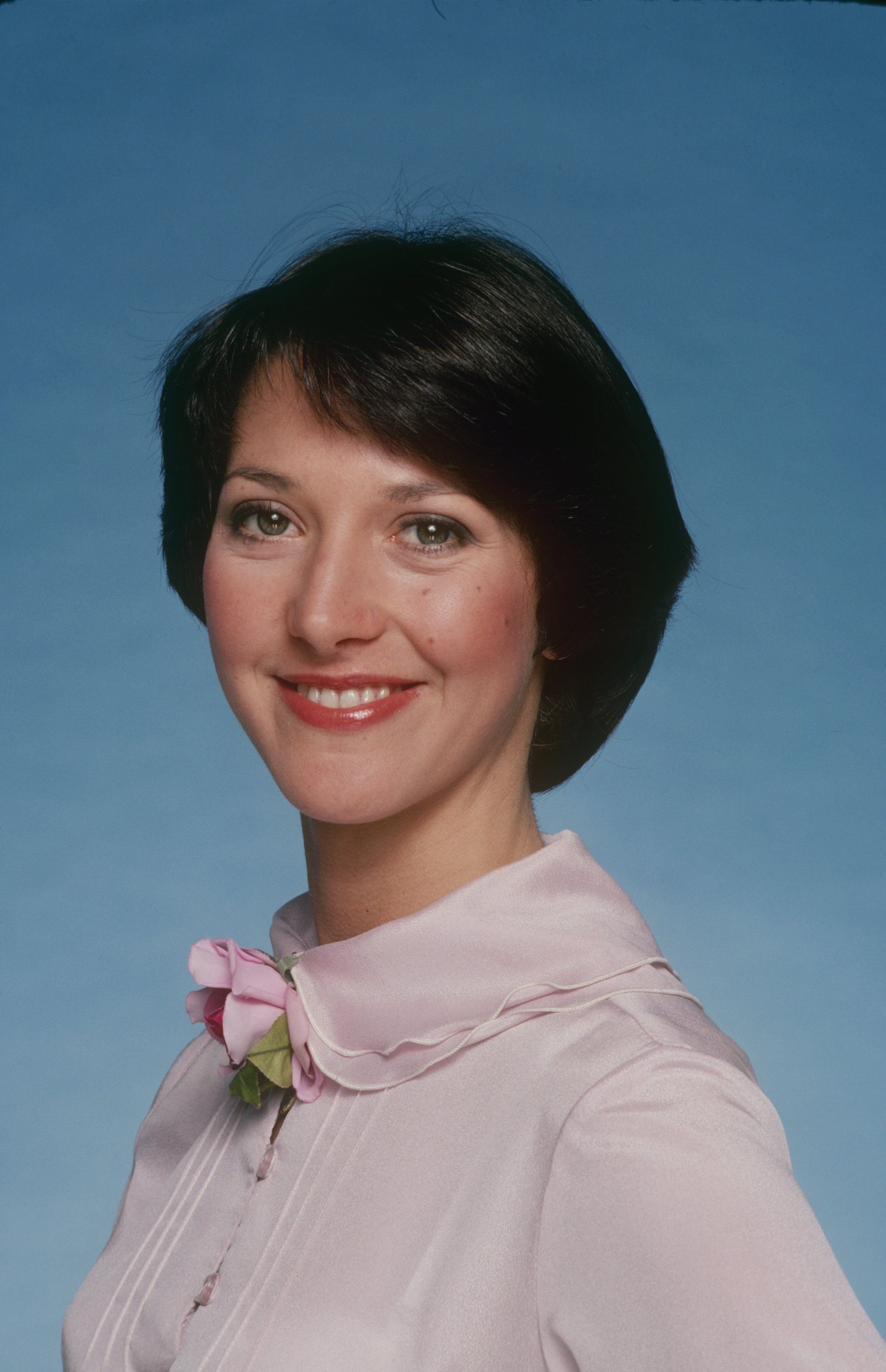 Lynda Goodman in a studio portrait for "Happy Days," in 1976 | Source: Getty Images