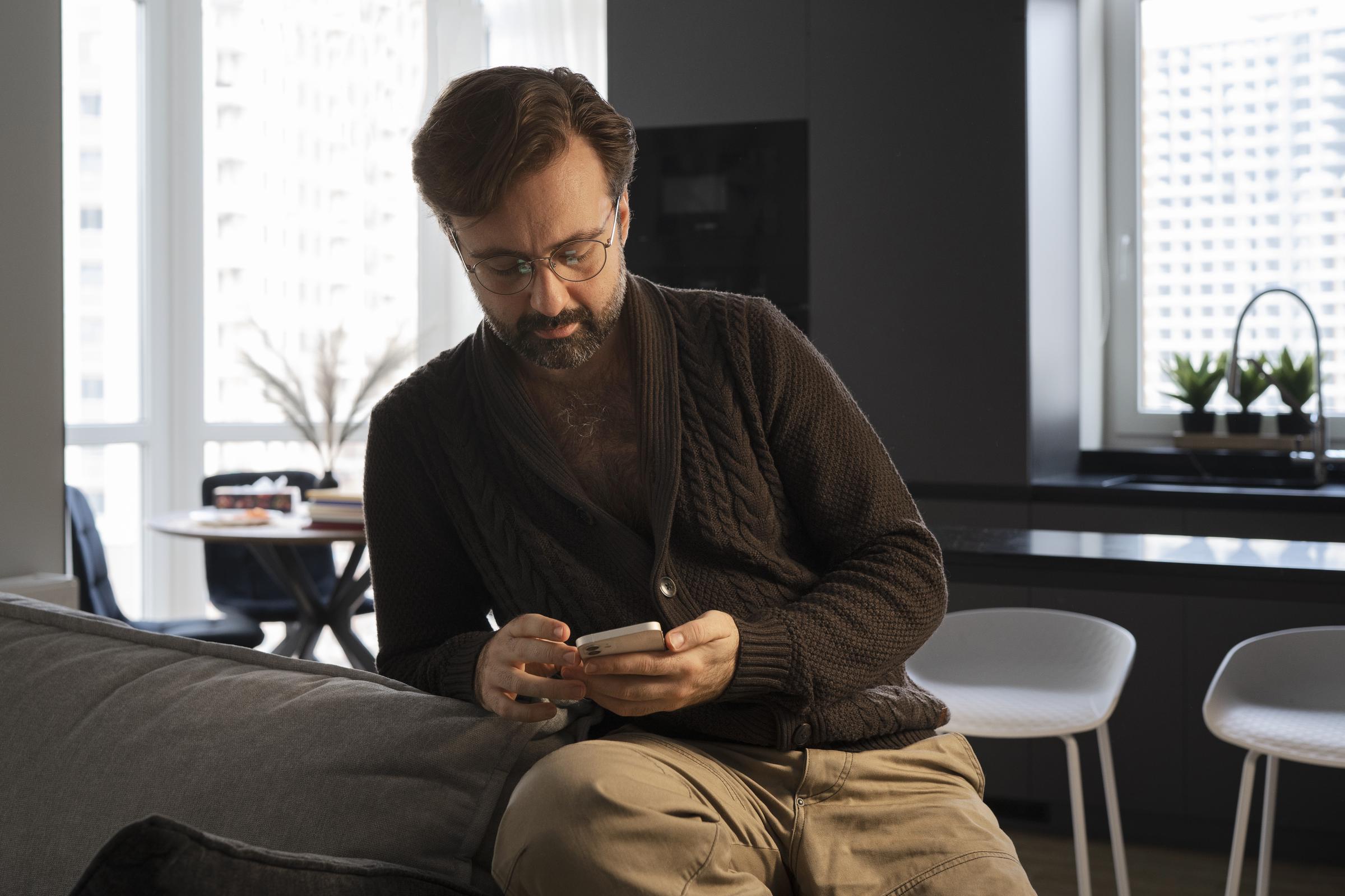 A man on his cellphone | Source: Freepik