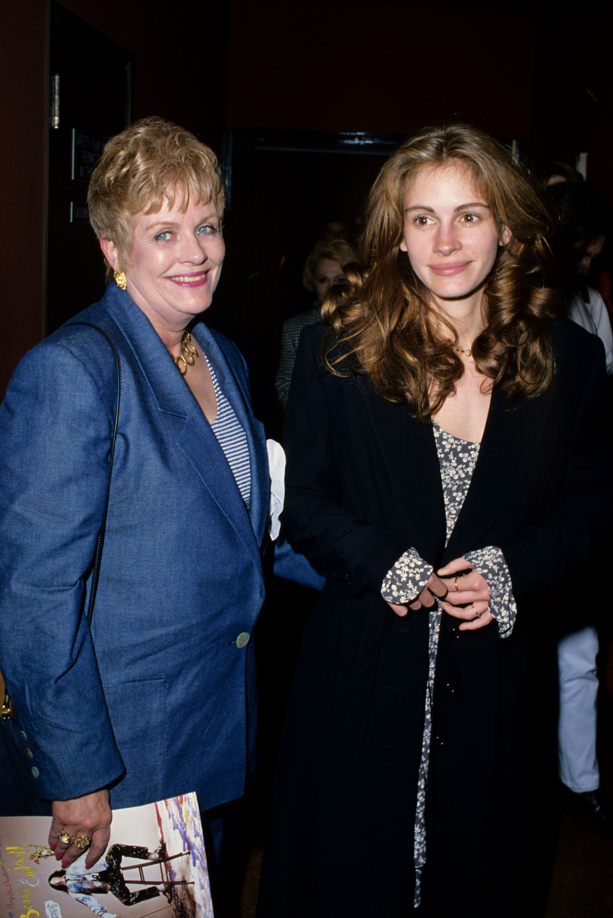 Betty Lou Bredemus and Julia Roberts at the "Benny & Joon" premiere in Los Angeles, California | Source: Getty Images