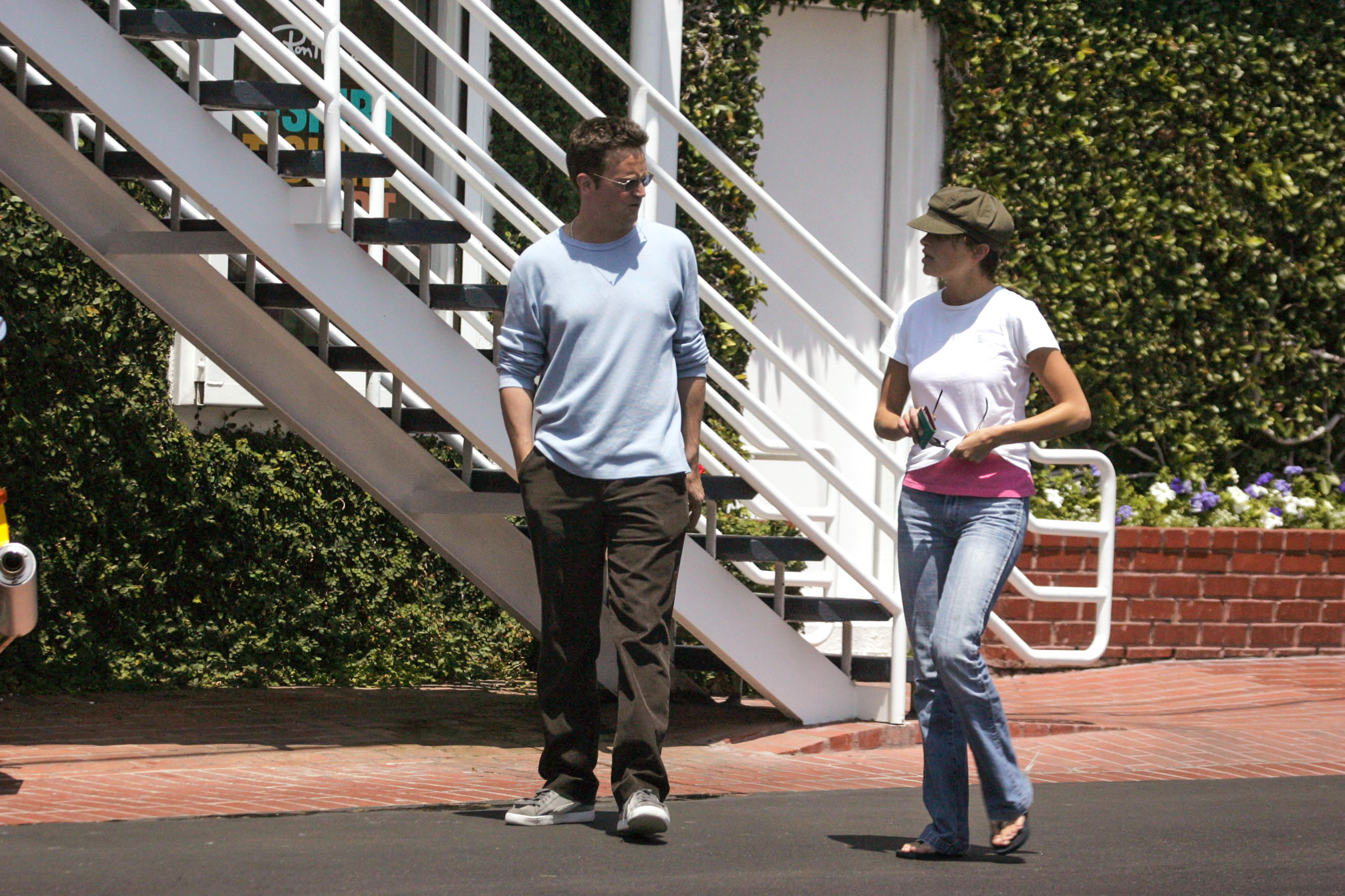 Matthew Perry and Rachel Dunn seen on August 5, 2004, in Los Angeles, California | Source: Getty Images