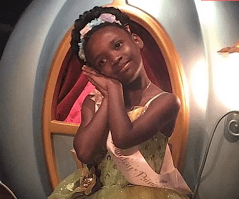 Sydney dressed as Princess Tiana in Disney World.| Photo: YouTube/ Good Morning America.