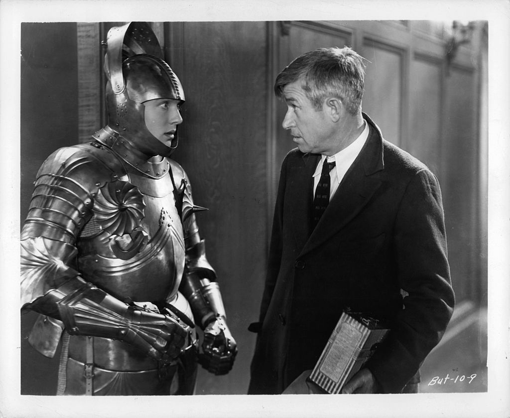 Frank Albertson and Will Rogers in a scene from the film 'A Connecticut Yankee', 1931 | Photo: Getty Images