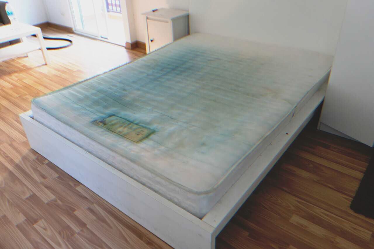 Old mattress. | Source: Shutterstock