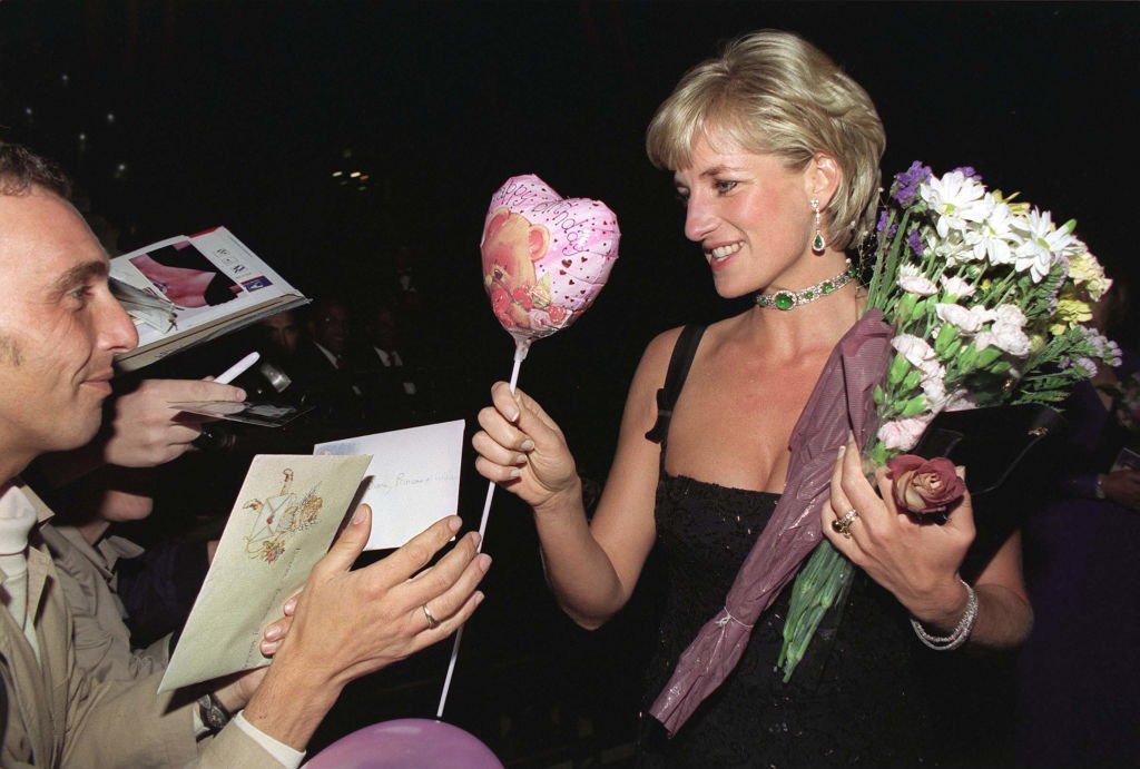Diana, Princesa de Gales en la Tate Gallery en su 36 cumpleaños el 1 de julio de 1997, en Londres. | Foto: Getty Images.