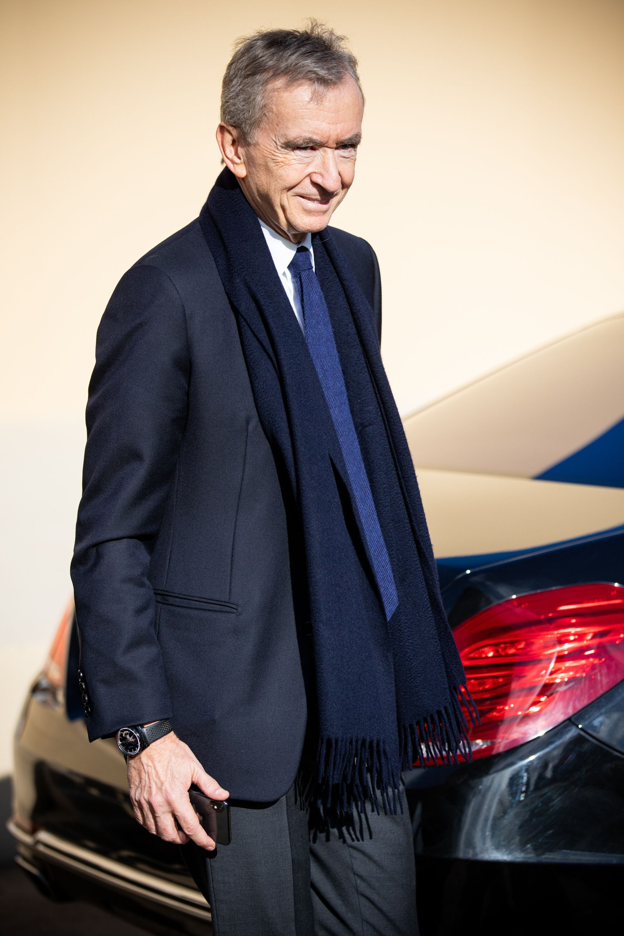 Bernard Arnault, est vu à l'extérieur de Dior, lors de la Fashion Week de Paris - Womenswear Automne / Hiver 2020/2021: Jour 2 à Paris, France. | Photo : Getty Images