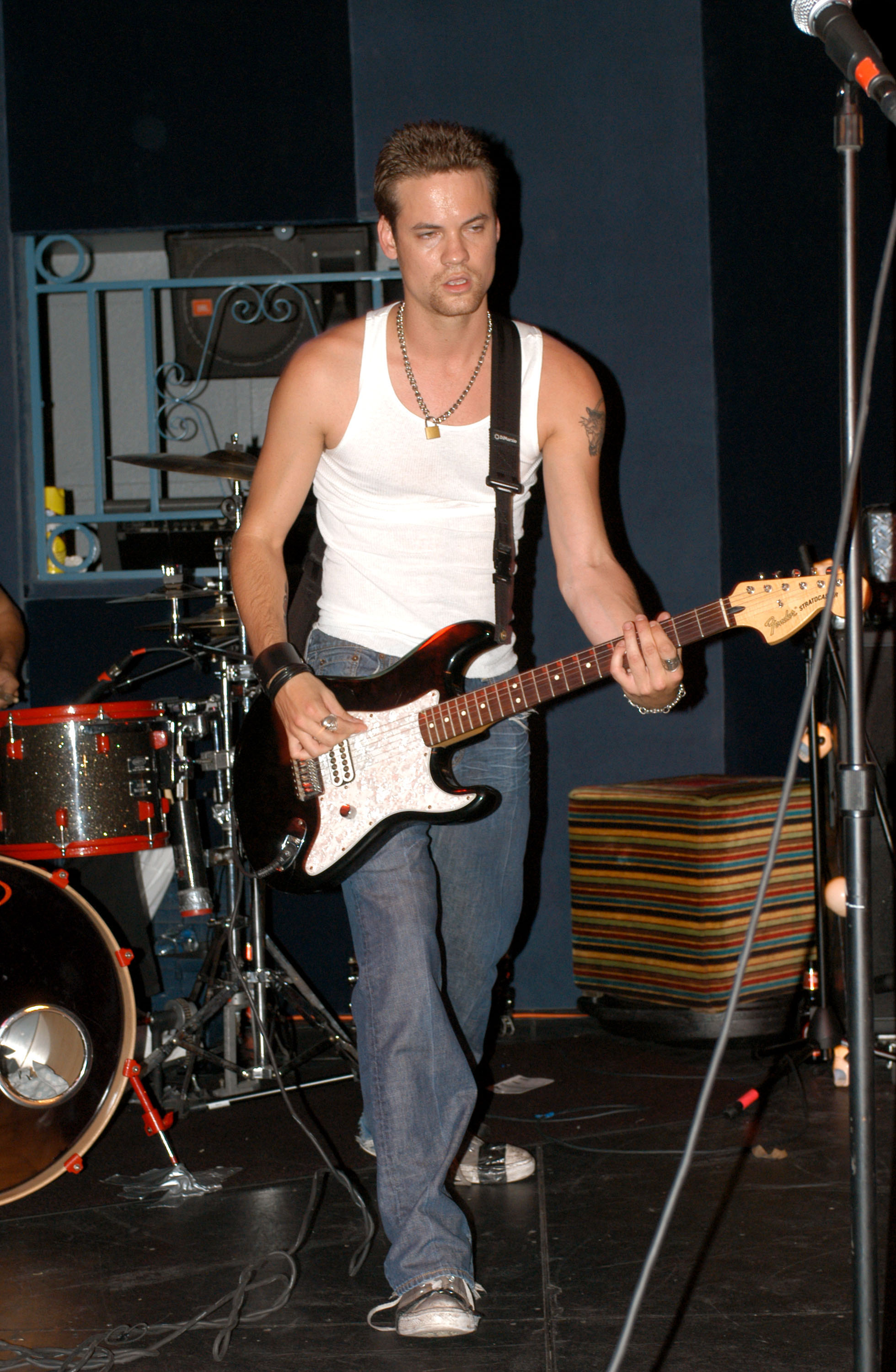 The actor playing guitar at Cabana Club in Hollywood. | Source: Getty Images