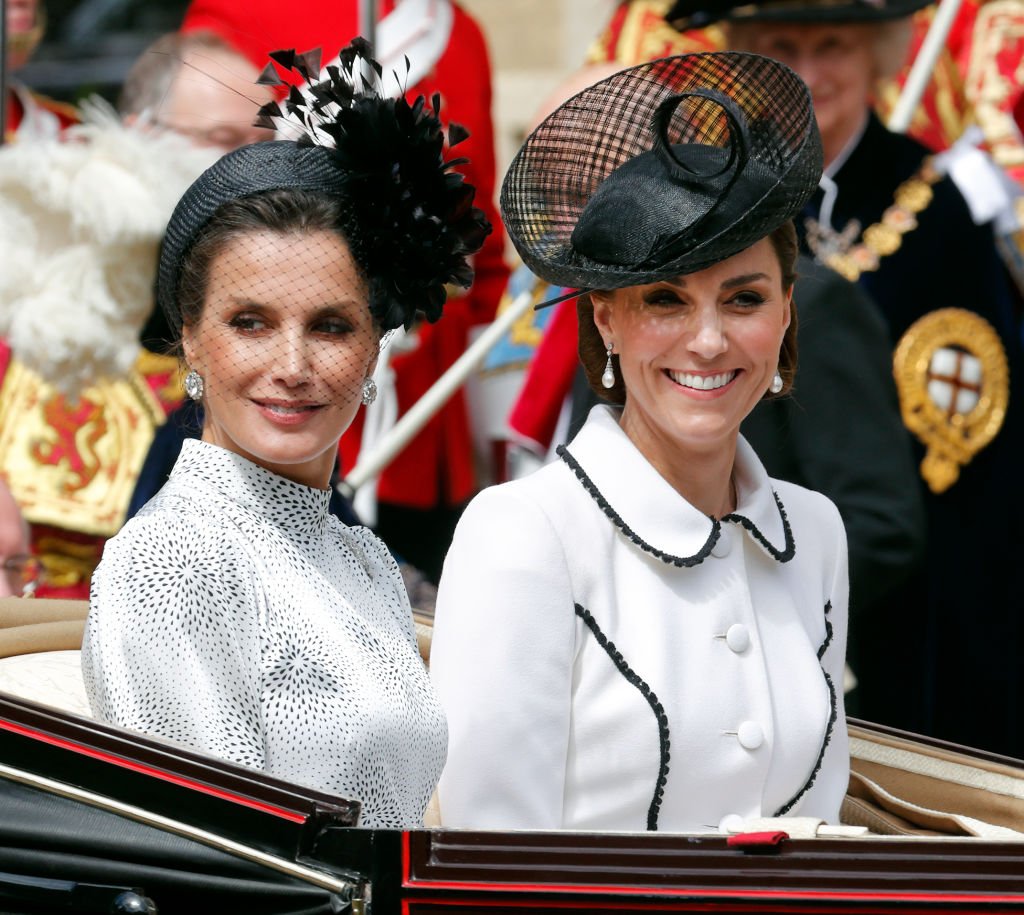 La Reina Letizia de España y Catalina, Duquesa de Cambridge asisten al servicio de la Orden de la Liga en la Capilla de San Jorge en junio de 2019 en Windsor, Inglaterra. I Foto: Getty Images La Reina Letizia de España y Catalina, Duquesa de Cambridge asisten al servicio de la Orden de la Liga en la Capilla de San Jorge en junio de 2019 en Windsor, Inglaterra. I Foto: Getty Images