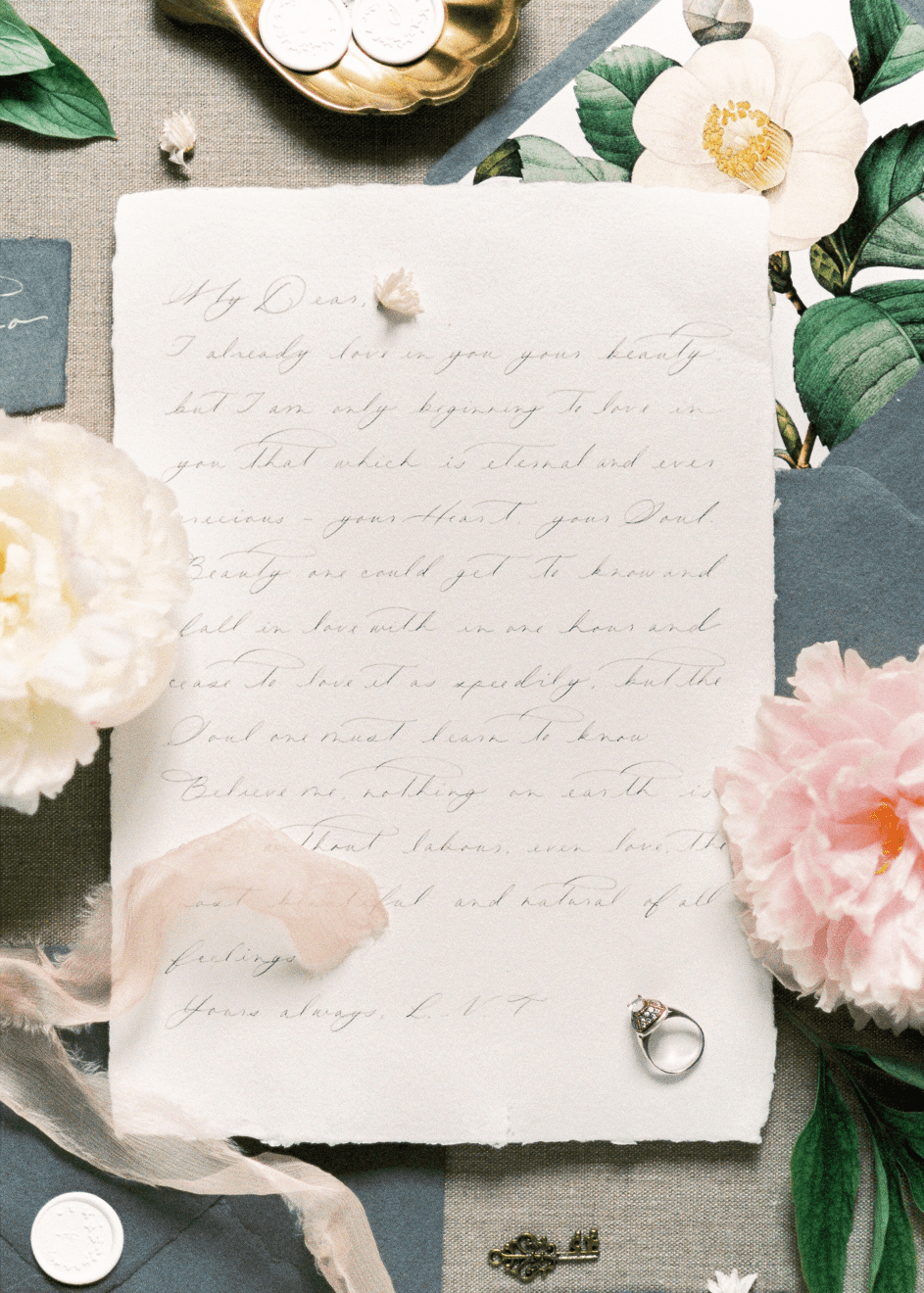 Frau Greif hinterließ einen Brief und einen Ring. | Quelle: Pexels
