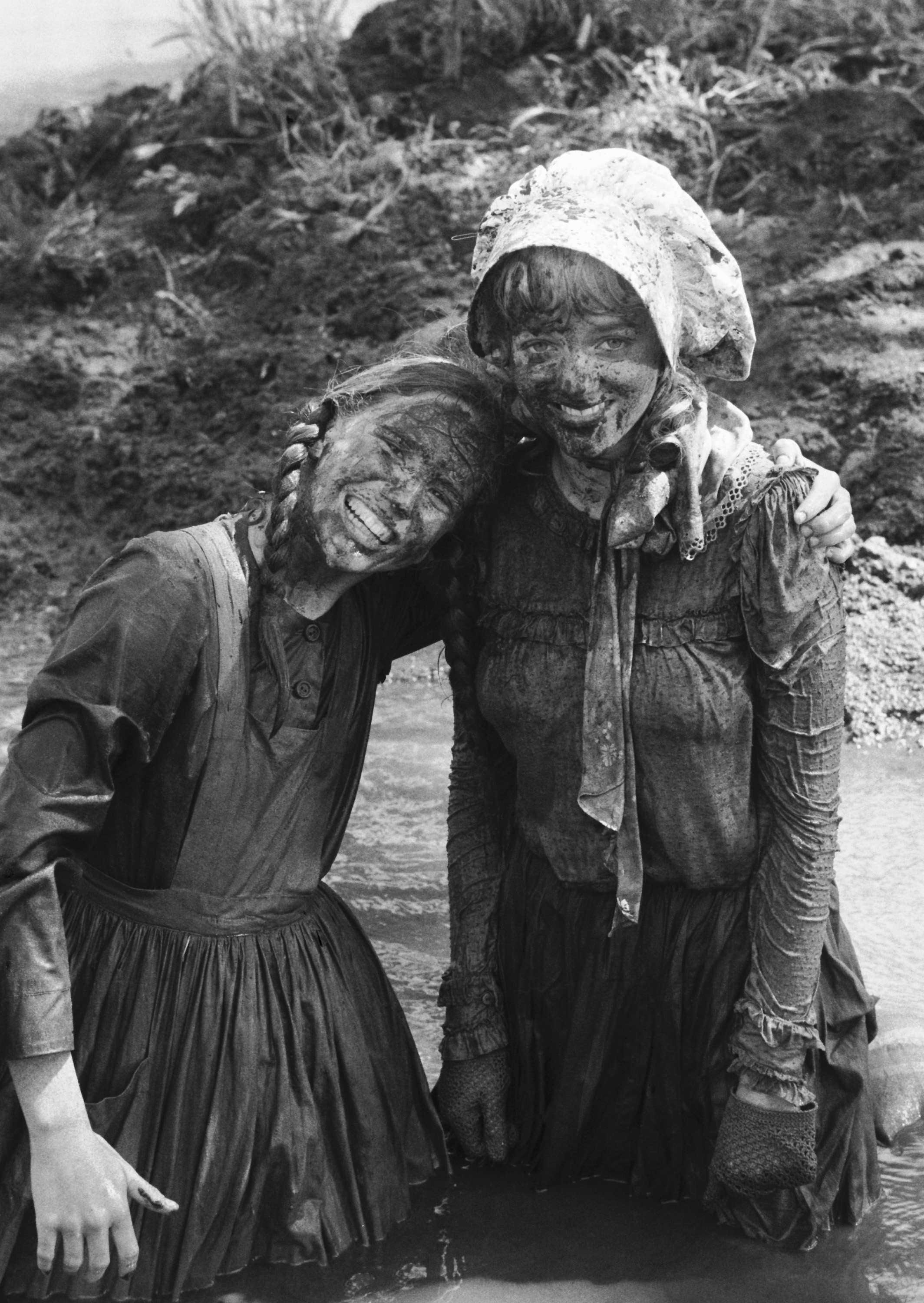 "Little House on the Prairie" characters Laura Ingalls and Nellie Oleson, pictured in 1979 | Source: Getty Images