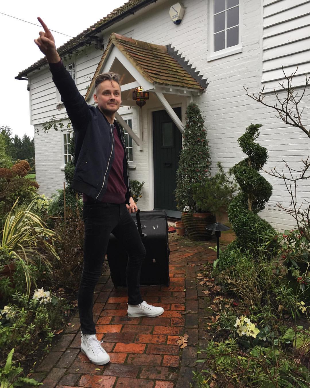 The famous singer from a post dated January 13, 2017. | Source: Instagram/tomchaplin