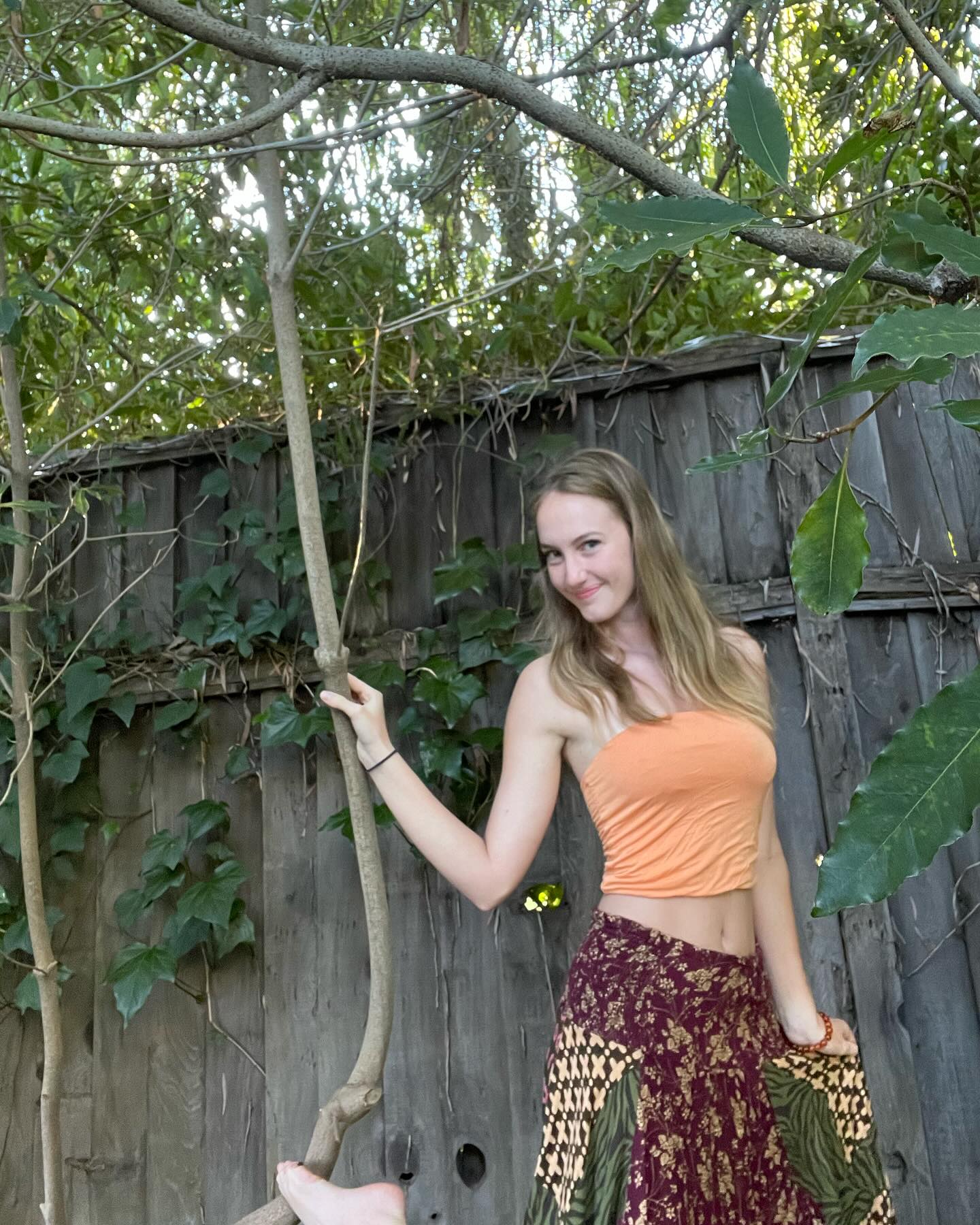 Emily Beutner in a garden, from a post dated January 2, 2024 | Source: Facebook/Emily Beutner