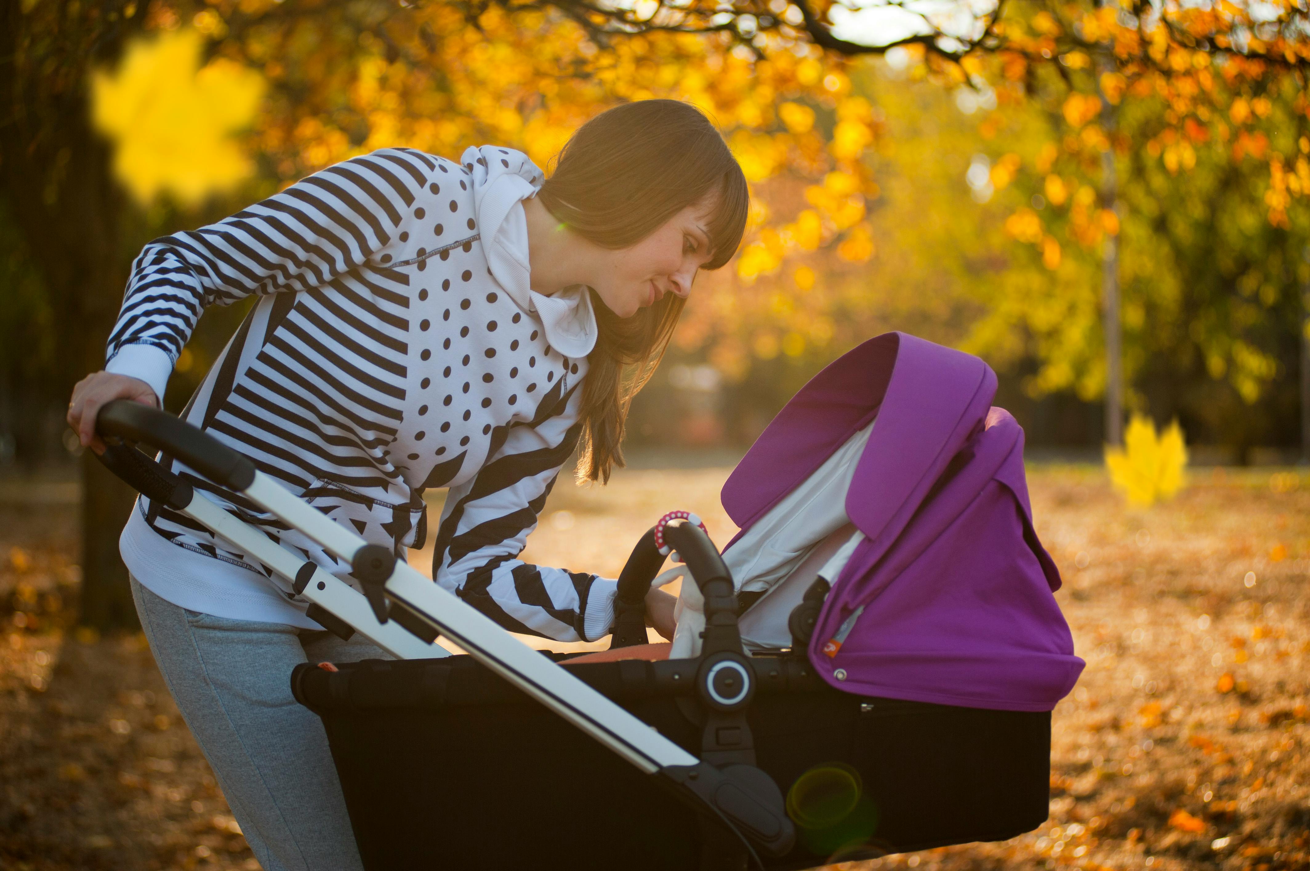 A woman with a stroller | Source: Pexels