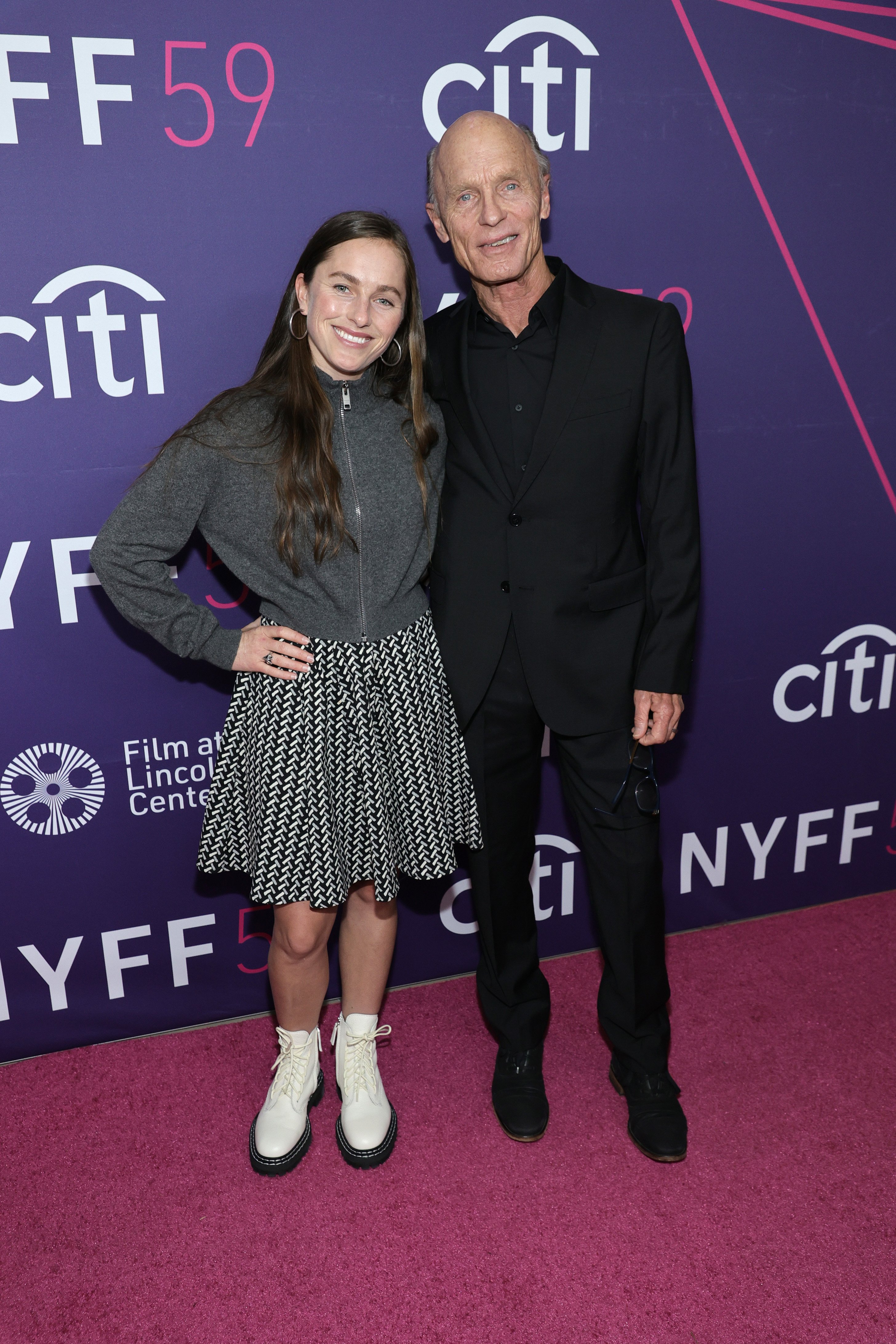 Lily Dolores Harris and Ed Harris attending the premiere of "The Lost Daughter" at Alice Tully Hall, New York City on September 29, 2021 | Source: Getty Images
