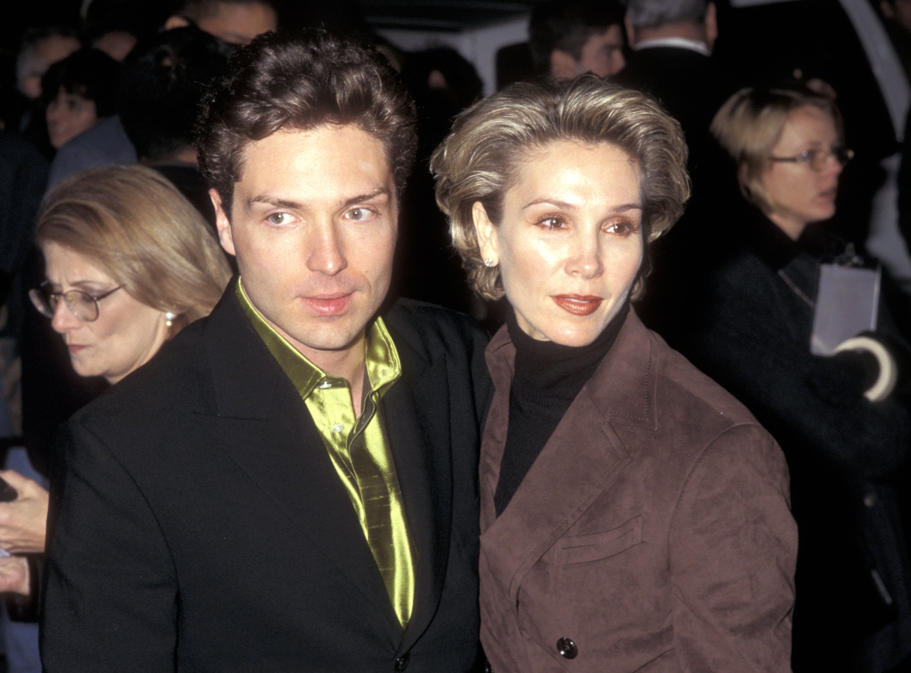  Richard Marx and actress Cynthia Rhodes attend The Mirror Has Two Face New York City Premiere on November 10, 1996 | Photo: GettyImages