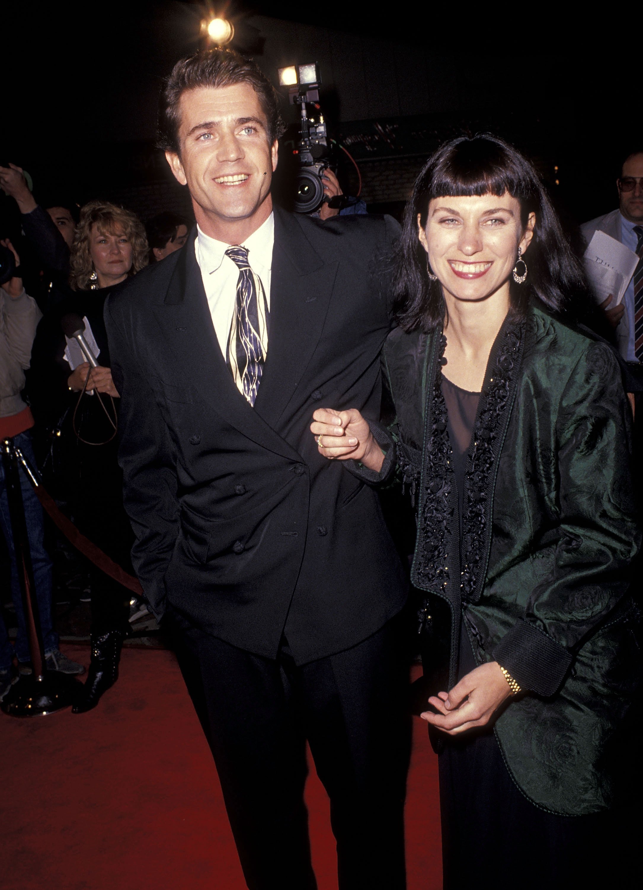 Mel Gibson and Robyn Moore at the "Hamlet" Westwood premiere on December 18, 1990, in Westwood, California | Source: Getty Images