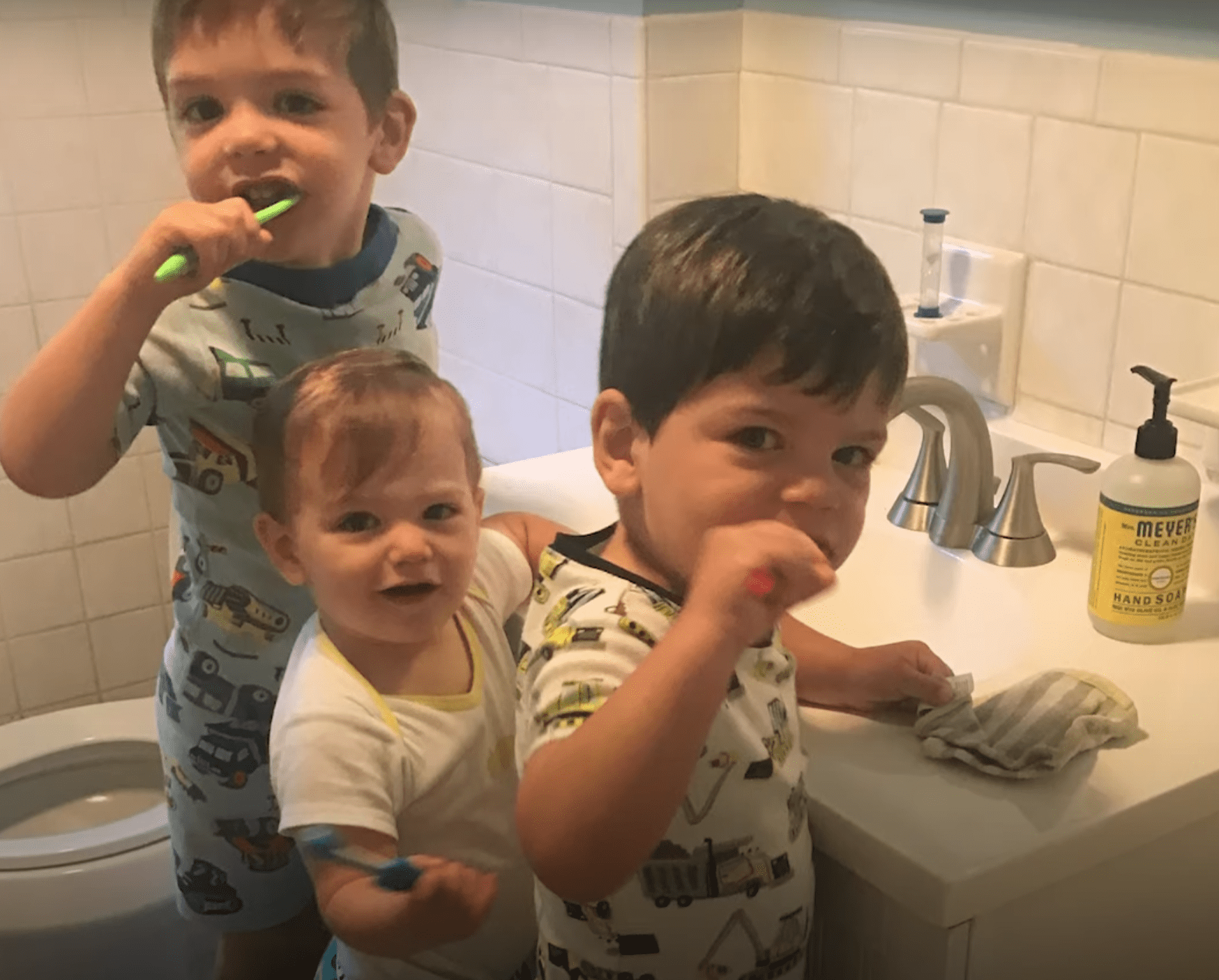 Three adopted brothers brush their teeth together. | Source: youtube.com/Good Morning America
