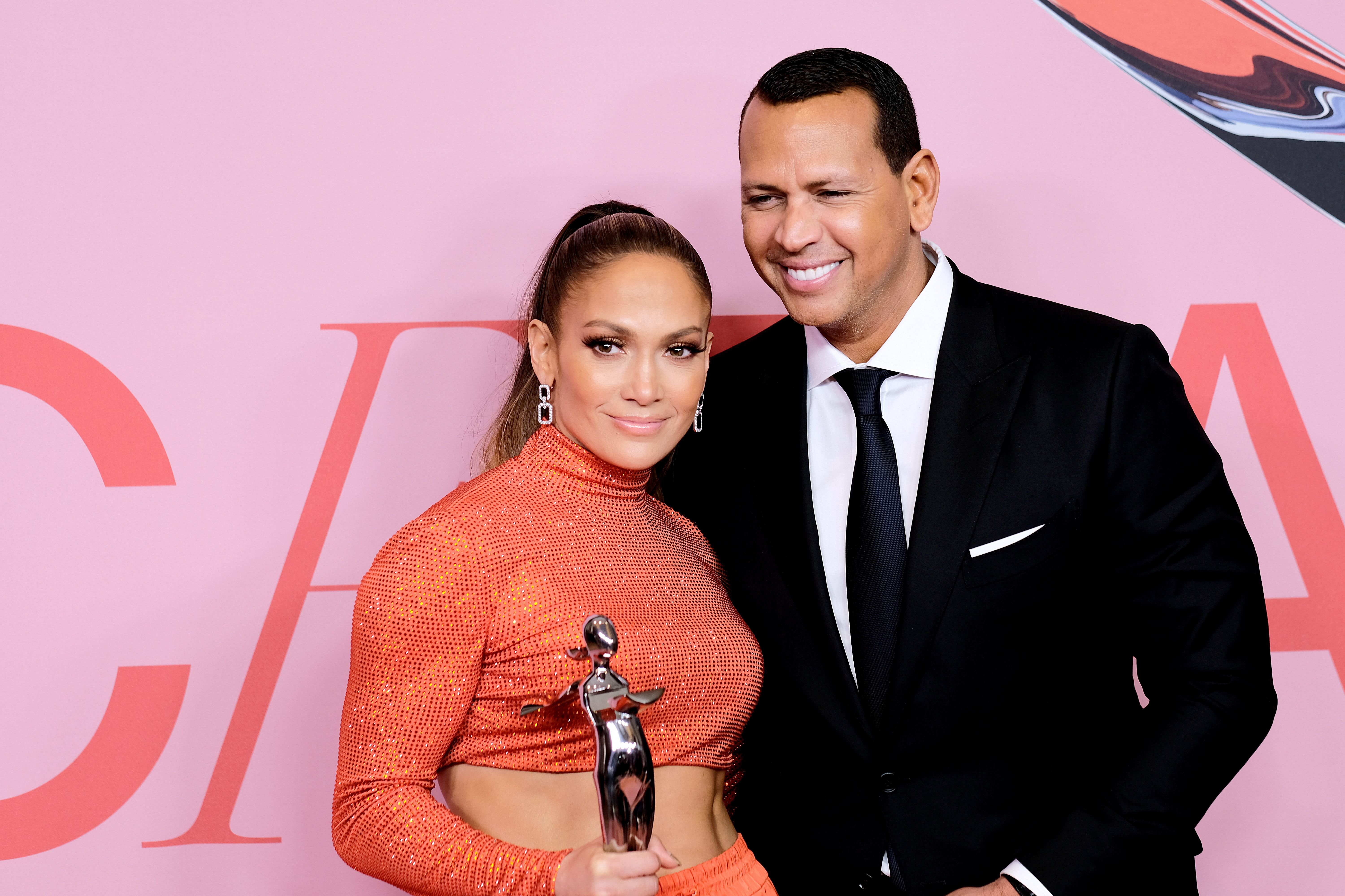 Jennifer Lopez and Alex Rodriguez at Winners Walk during the CFDA Fashion Awards on June 03, 2019, in New York City | Photo: Dimitrios Kambouris/Getty Images