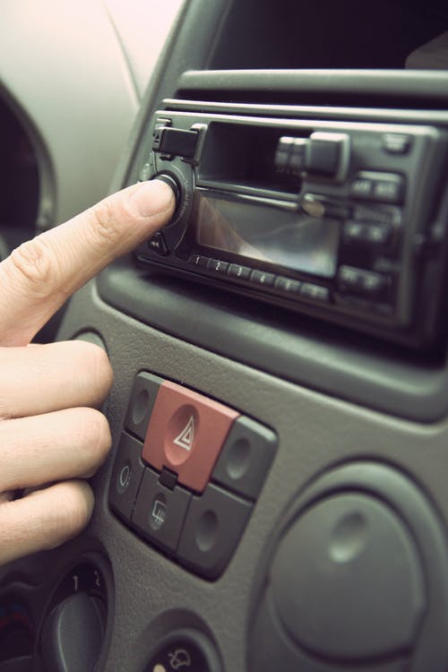 Car radio | Source: Pexels