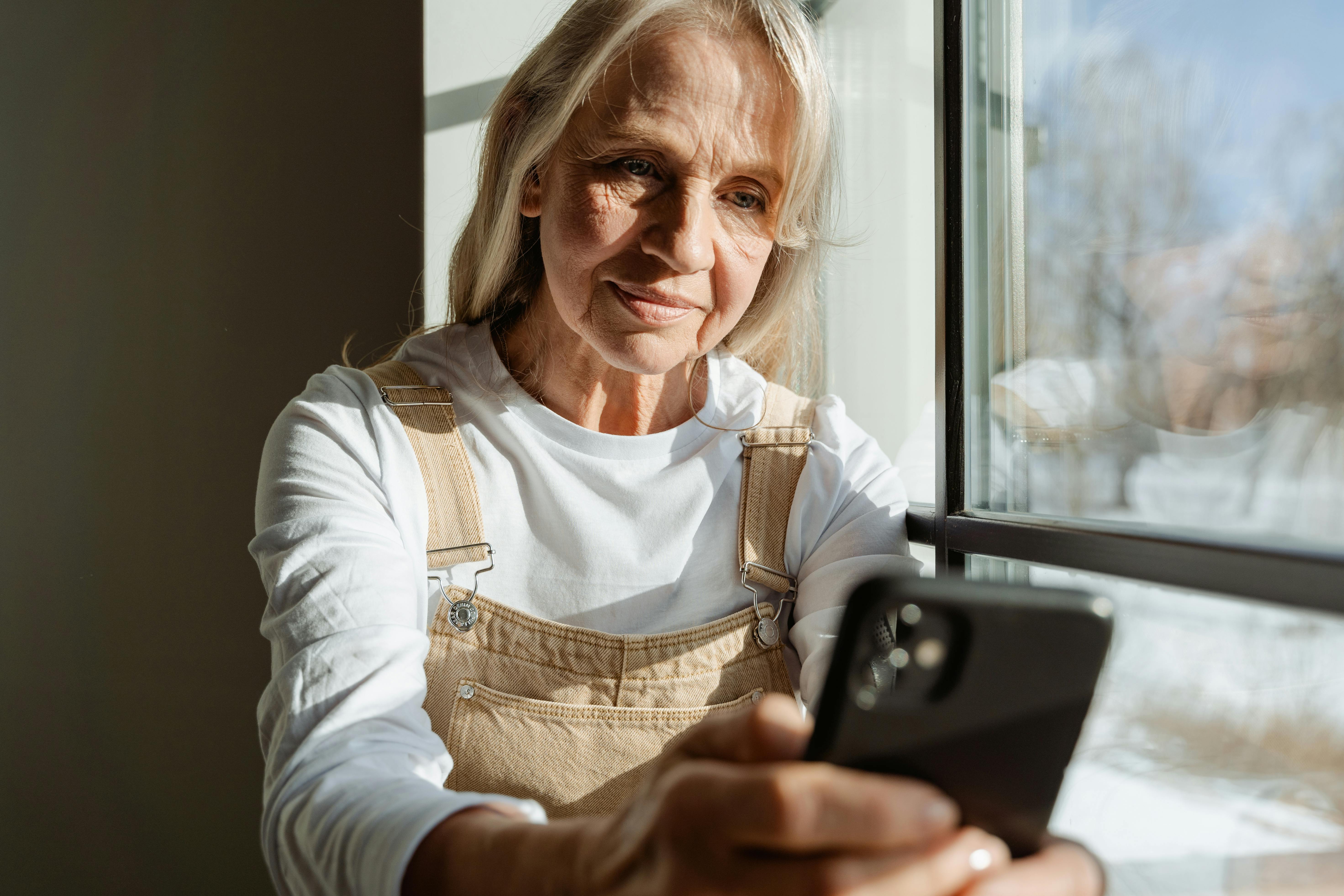 An upset woman looking at a phone | Source: Pexels