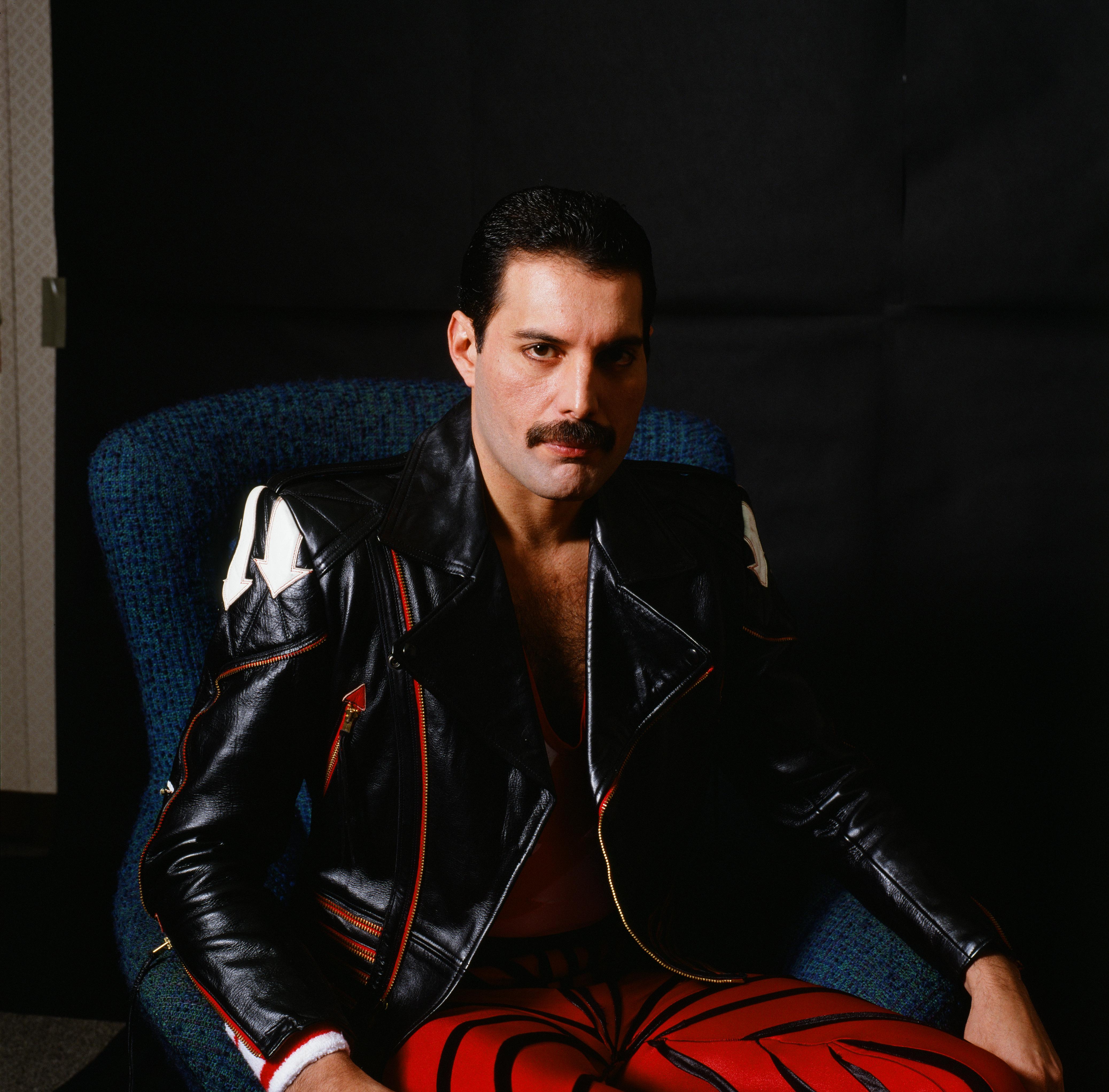 Freddie Mercury of Queen, portrait for Japanese music magazine 'Music Life', Tokyo, Japan , 1985. | Source: Getty Images.