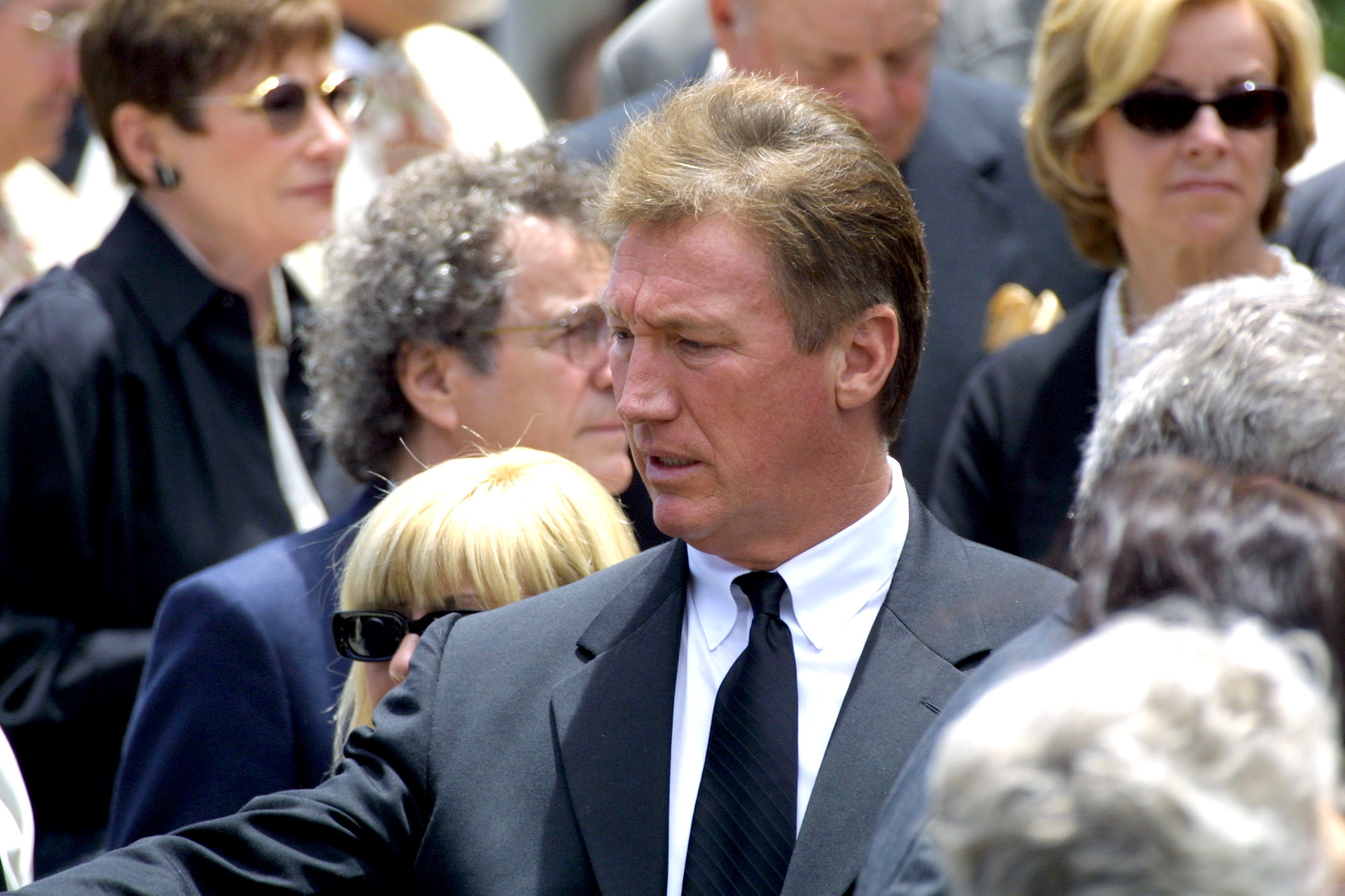 Alan Autry at the funeral of Carroll O'Connor at St. Paul The Apostle Church in West Los Angeles, CA, on June 26, 2001 | Source: Getty Images