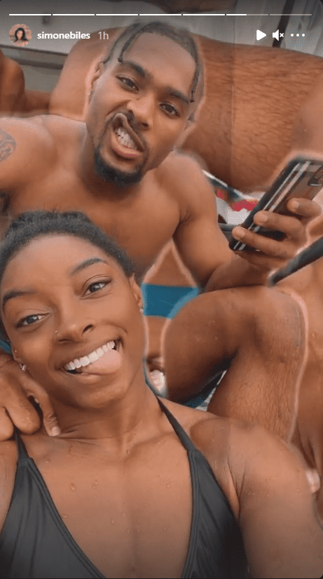 Simone Biles makes a funny face with her boyfriend Owens while wearing a black bikini. | Photo: Instagram/Simonebiles