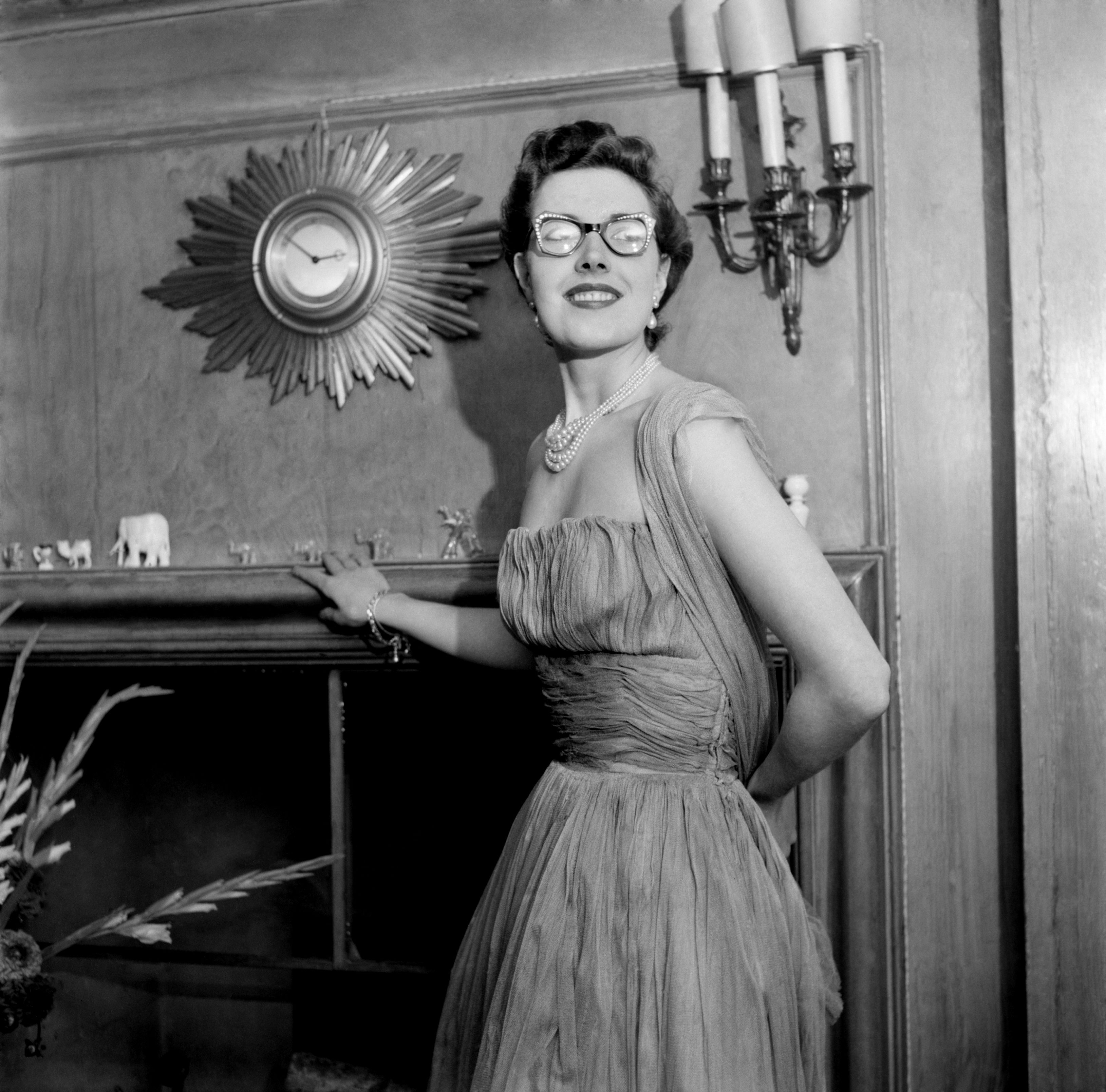 Eve Wynn posing for a photo in August 1952 | Source: Getty Images