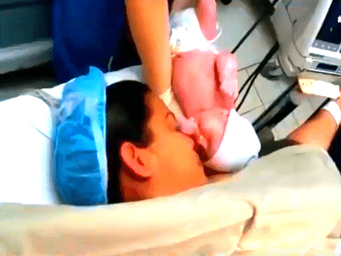 Monica Vega with her baby girl shortly after birth. | Source: YouTube/News Live Now