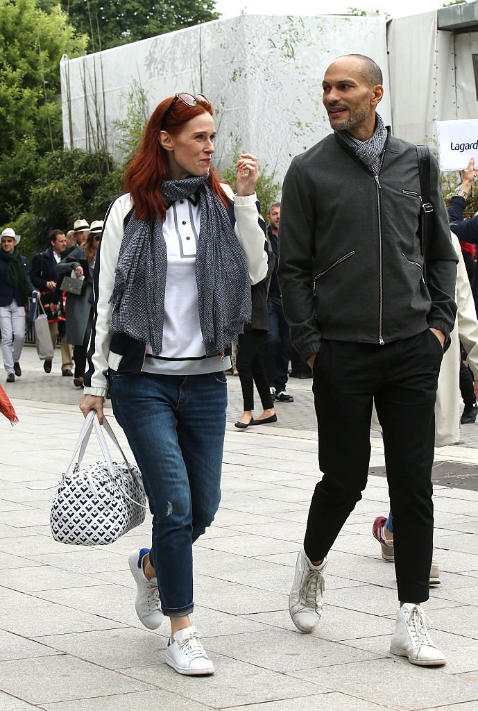 Audrey Fleurot et son petit ami Djibril Glissant assistent à la finale féminine lors de la 14e journée des Internationaux de France 2016 qui se tient au stade Roland-Garros, le 4 juin 2016 à Paris, en France. | Photo : Getty Images