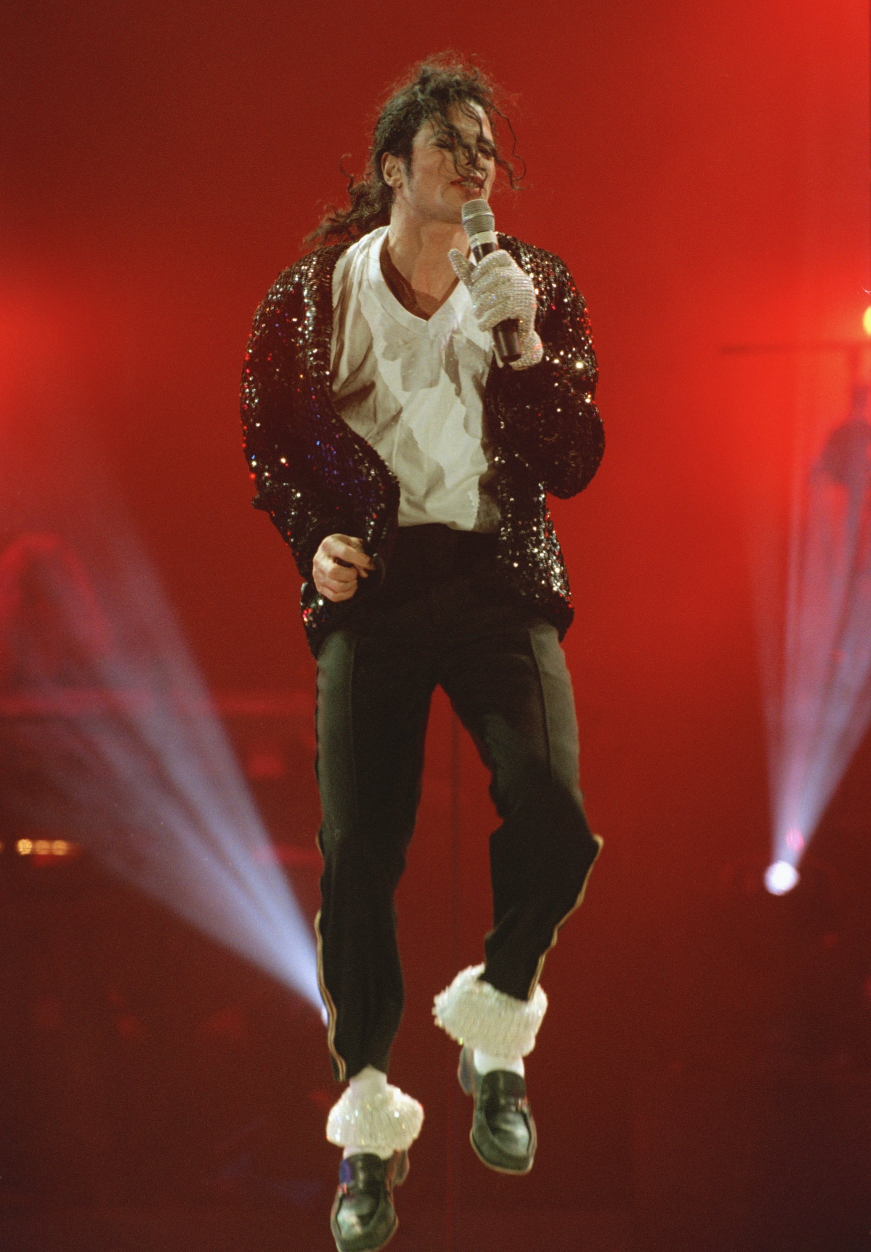  Michael Jackson in concert in Bremen during the HIStory World Tour in 1997. | Source: Getty Images.