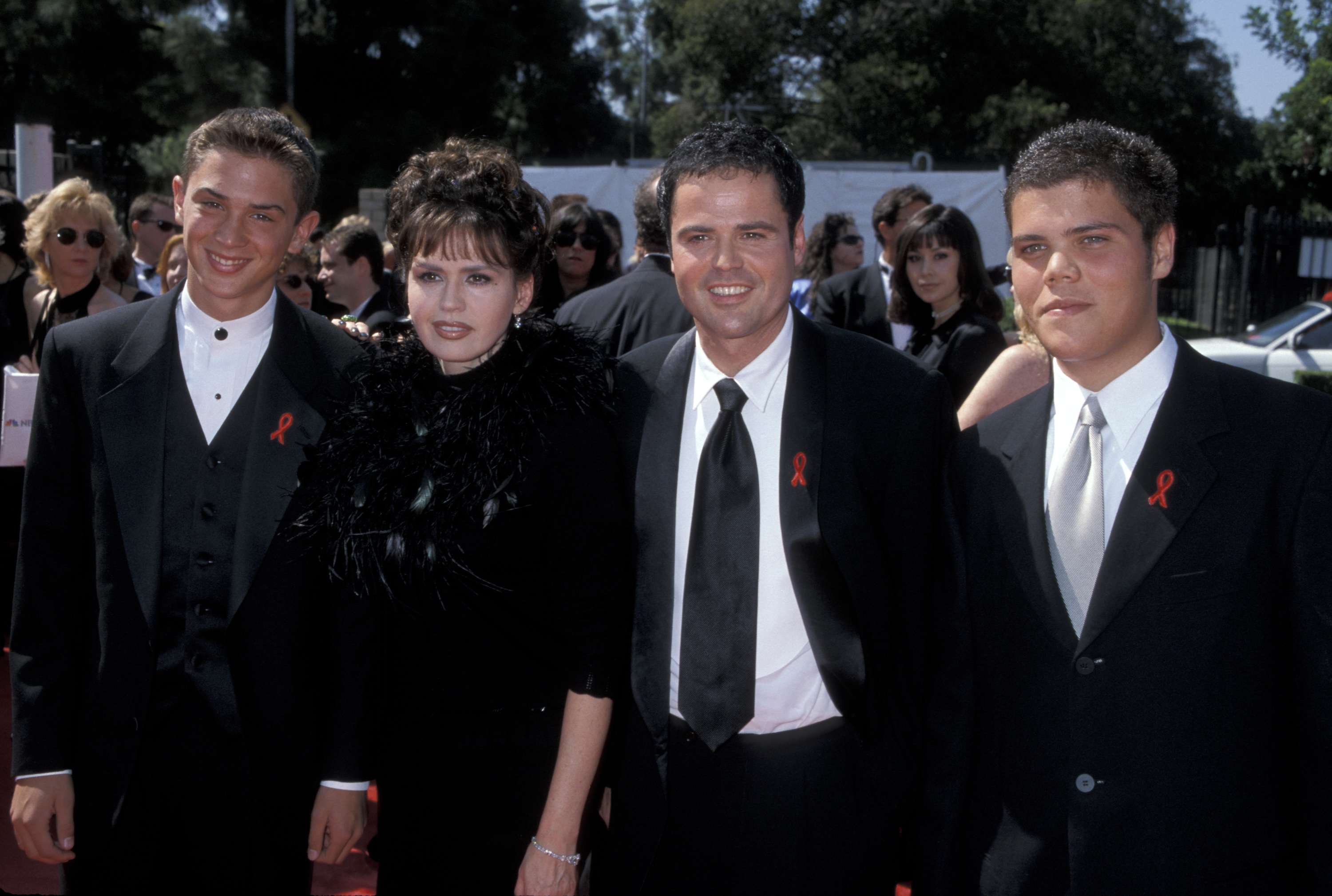 Marie Osmond, her brother Donny and her sons attend the 50th Annual Emmy Awards in Los Angeles, California, on September 13, 1998 | Source: Getty Images