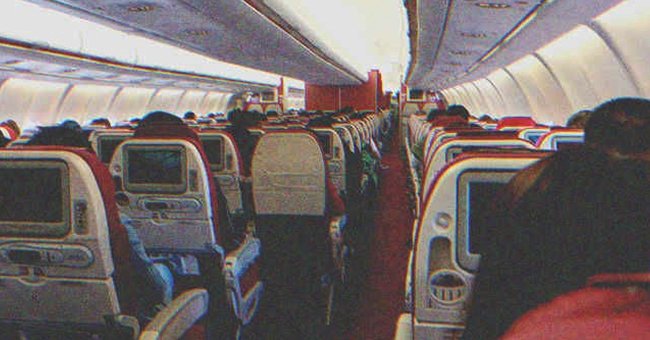 Pasajeros en un avión | Foto: Shutterstock