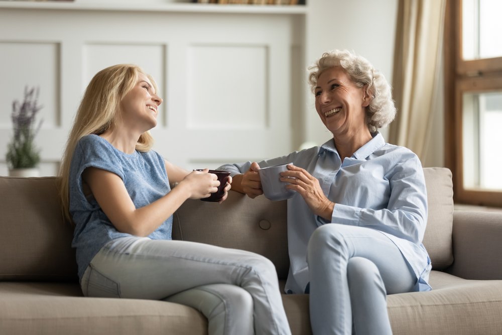 Amigas comparten un té. | Foto: Shutterstock