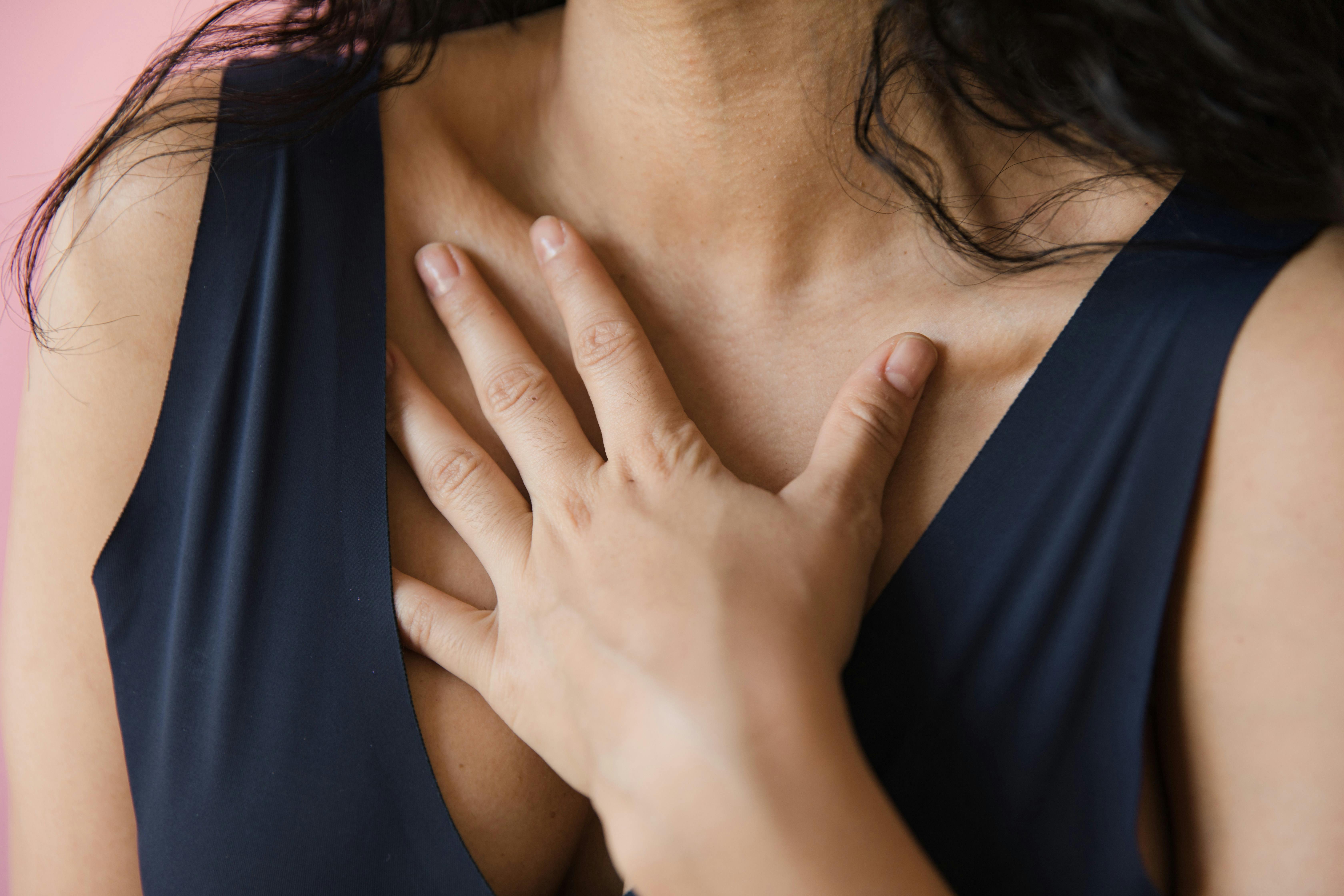 A woman touching her chest | Source: Pexels