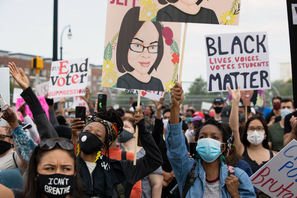 Protesters chant while gathered for the March On Georgia, organized by NAACP, on June 15, 2020 | Photo: Getty Images