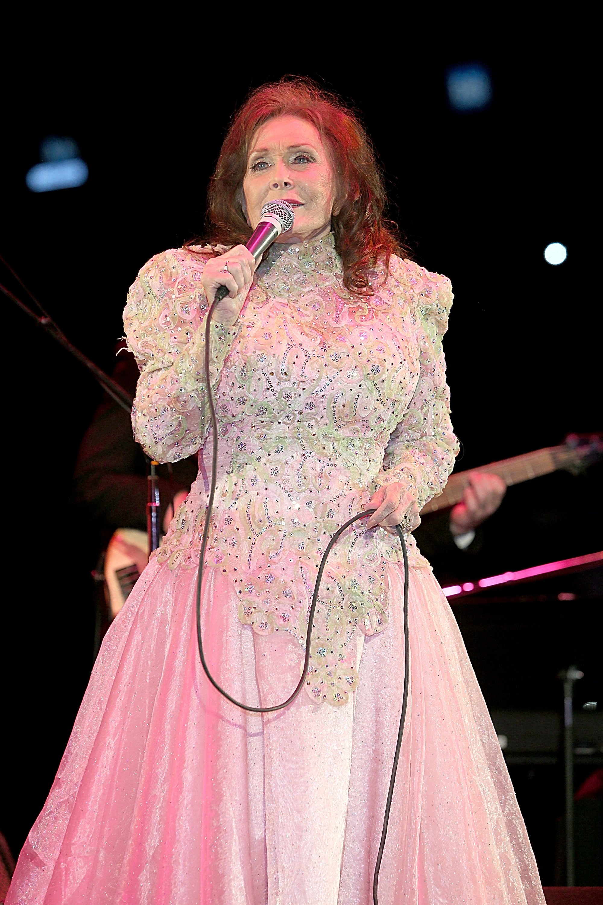 Loretta Lynn on stage during Rodeo Austin at the Travis County Expo Center in Austin, Texas | Photo: Gary Miller/FilmMagic via Getty Images