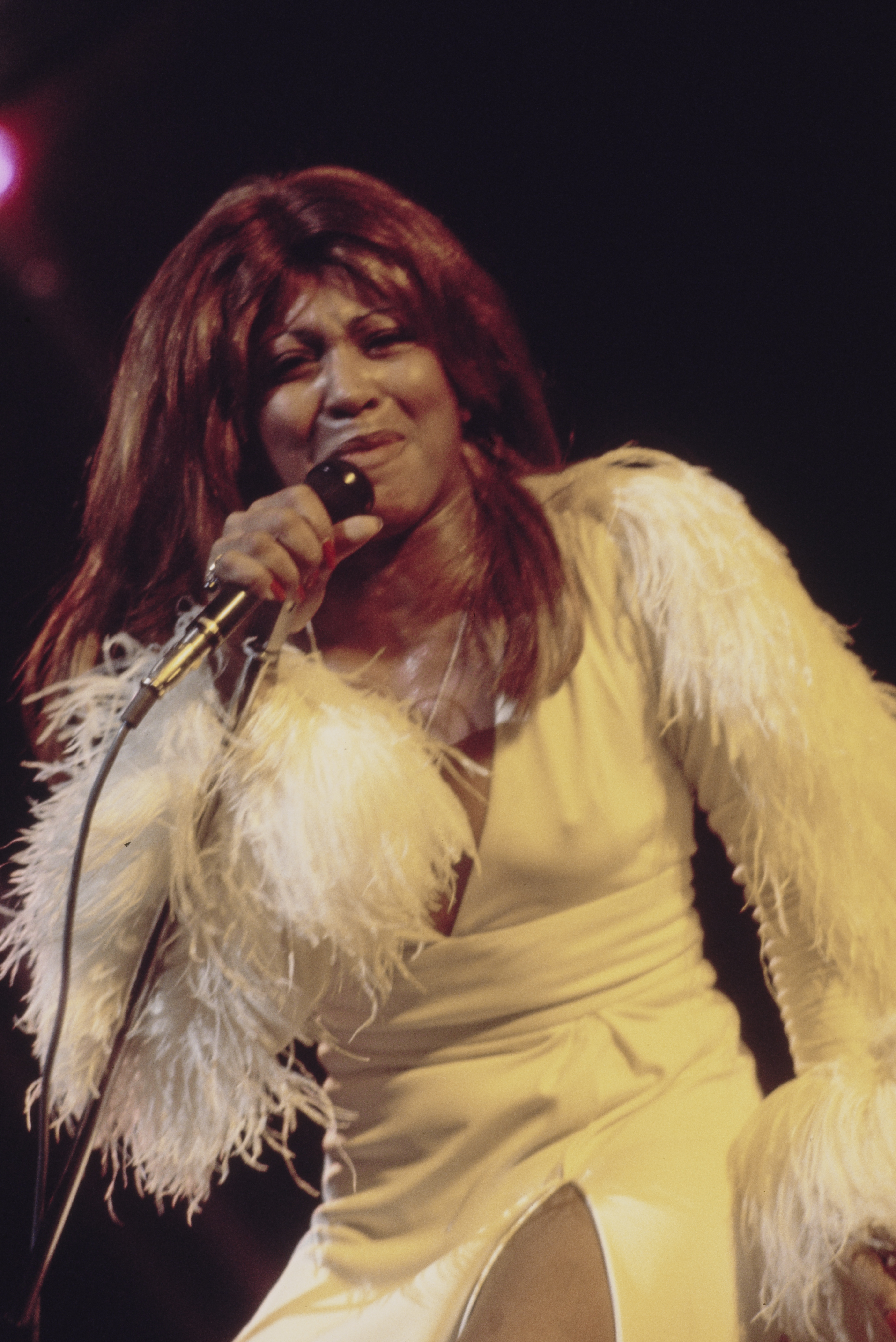 The singer performing on stage in the 1970s. | Source: Getty Images