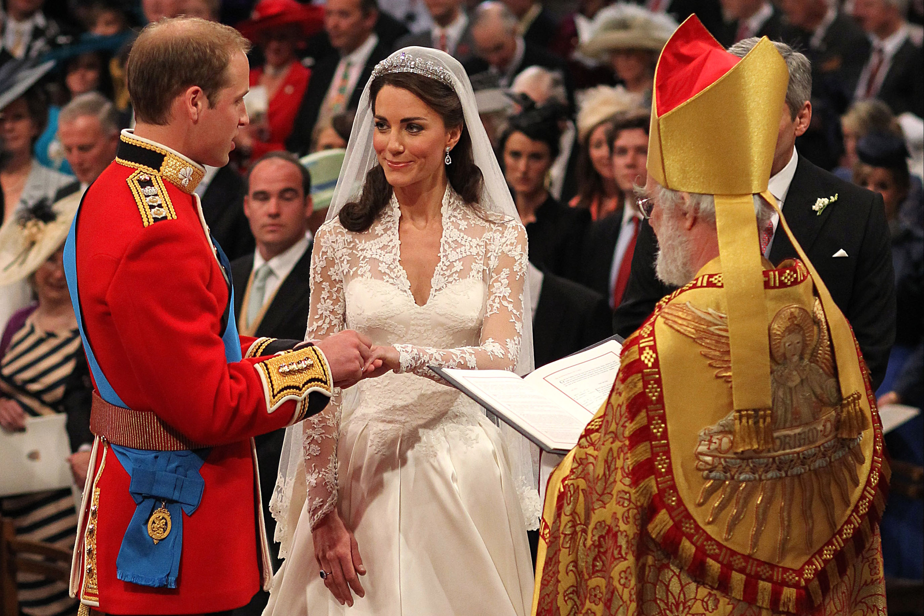 Prince William exchanges rings with Catherine Middleton inside Westminster Abbey on April 29, 2011, in London, England. | Source: Getty Images